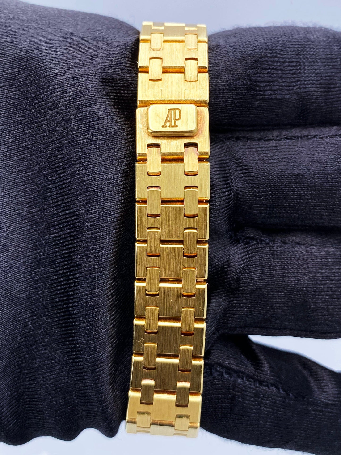 Audemars Piguet Royal Oak Champagne Dial 18K Yellow Gold Ladies Watch