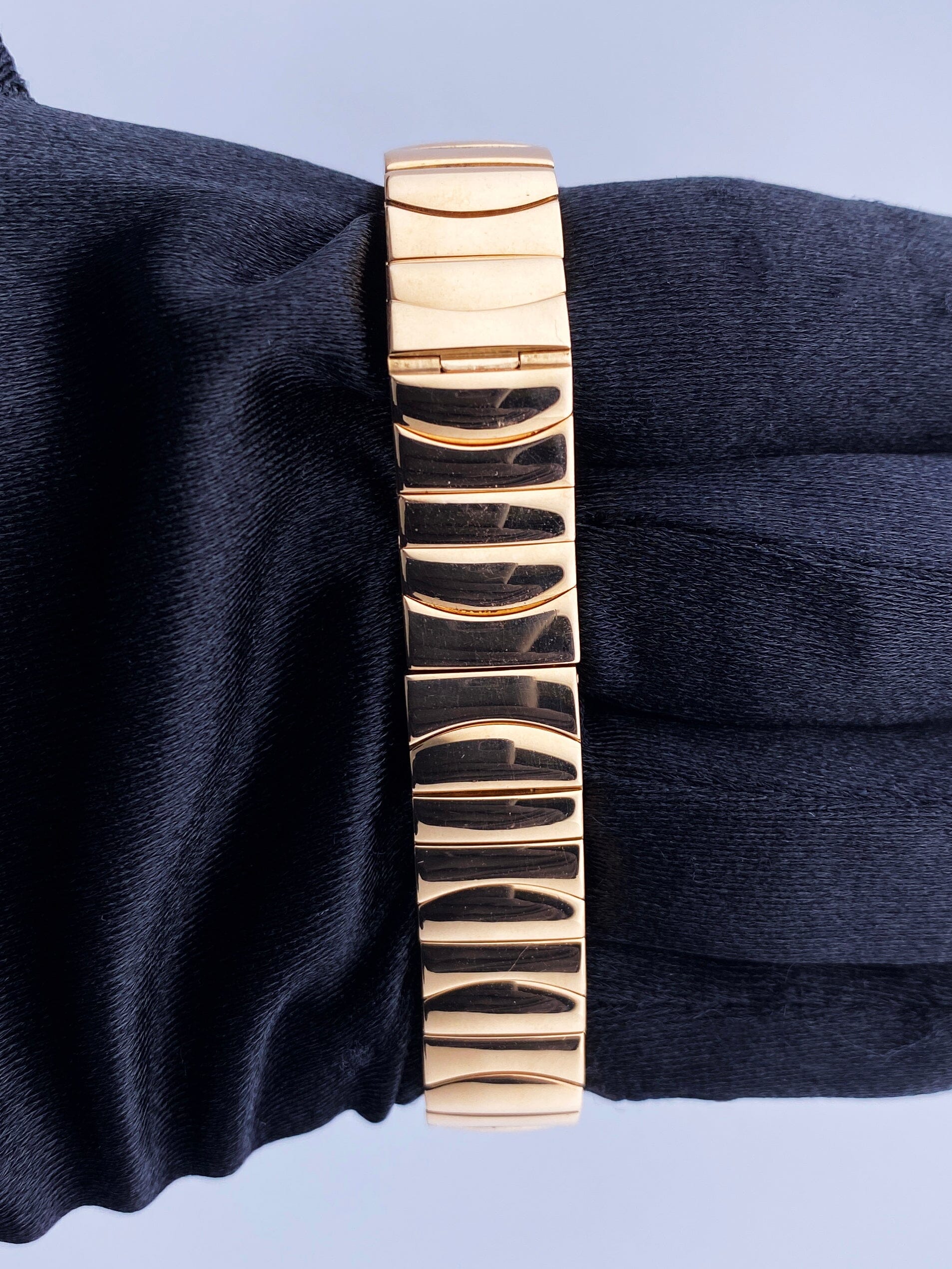 C06082209X_7 copy.jpg