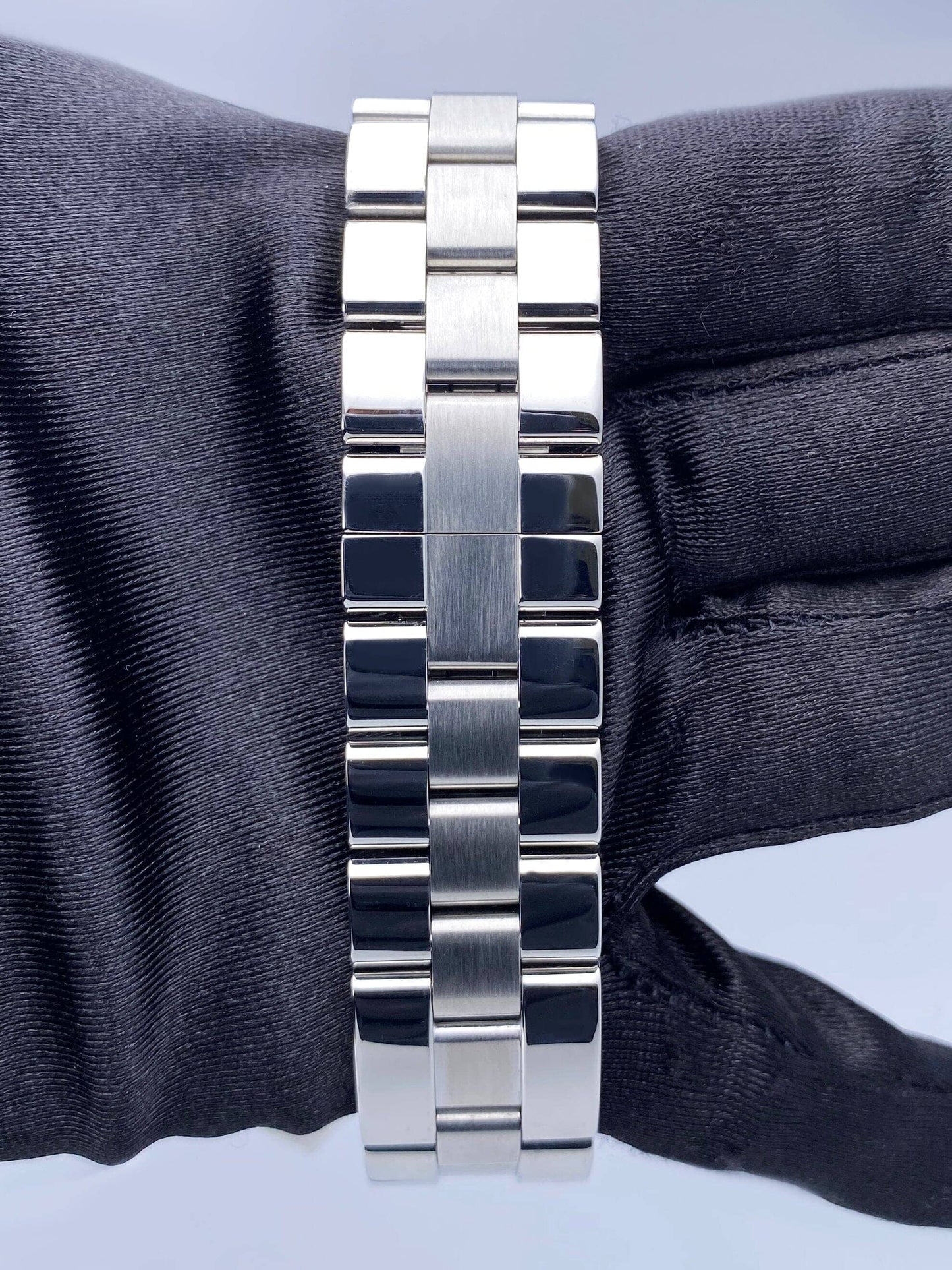 Cartier Roadster W62041V3 Black Dial Steel Mens Watch Box Papers - Watches