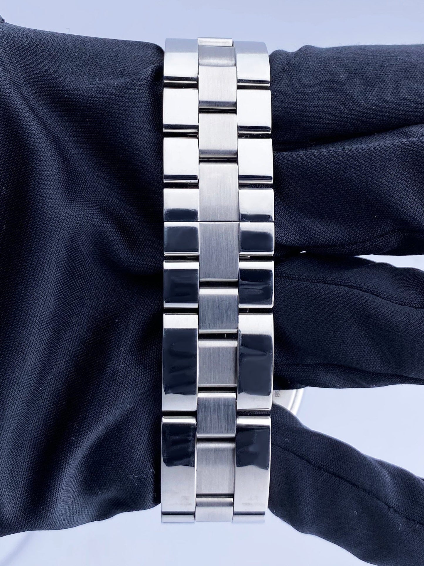 Cartier Roadster XL W62020X6 Black Dial Mens Watch Box Papers - Wristwatch