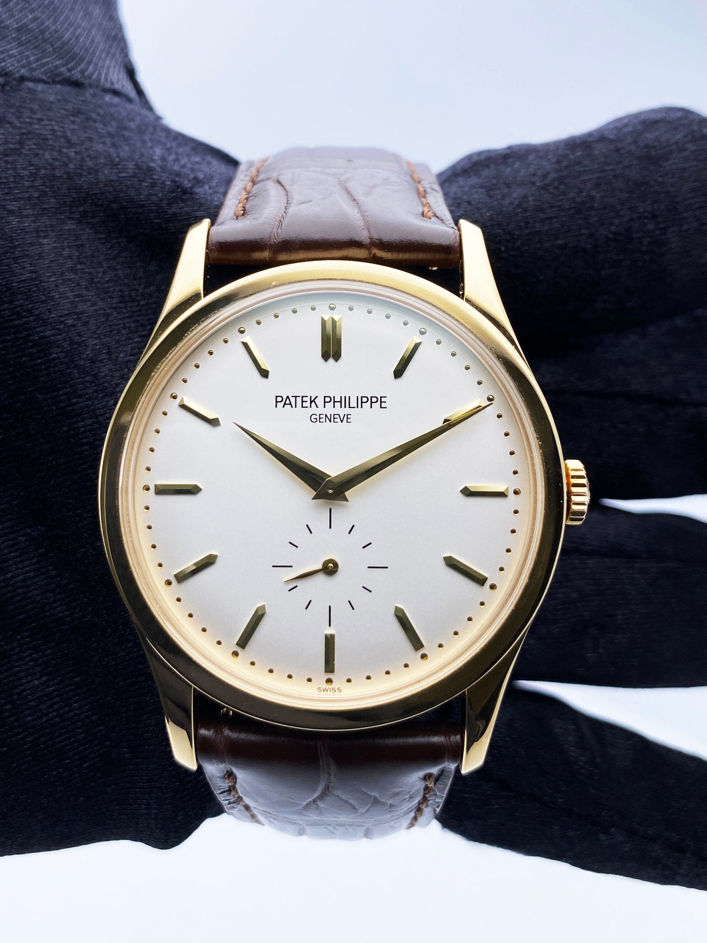 Patek Philippe Calatrava 5196J 18K Yellow Gold Mens Watch