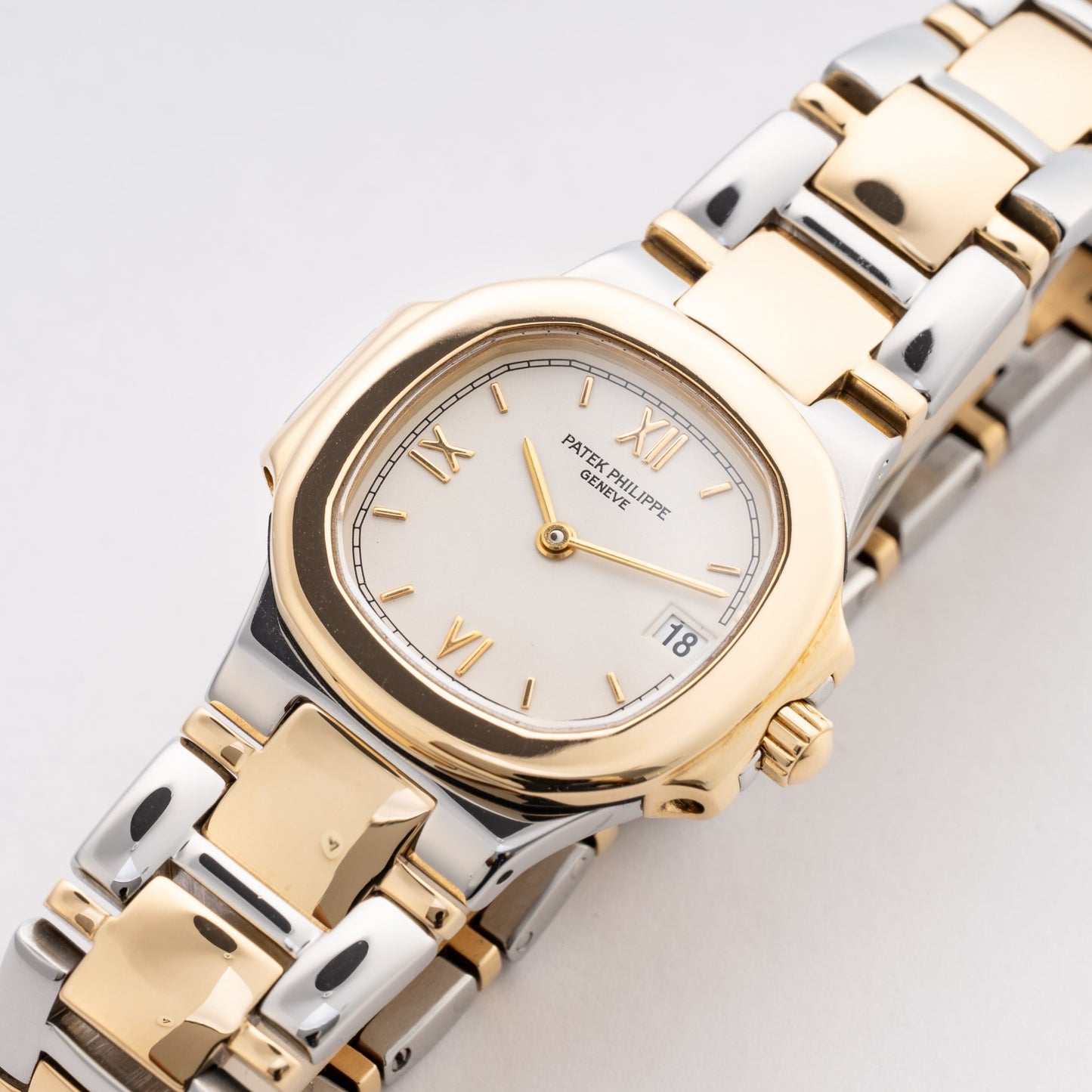 Patek Philippe Nautilus 4700 White Dial Ladies Watch Box Papers - Watches