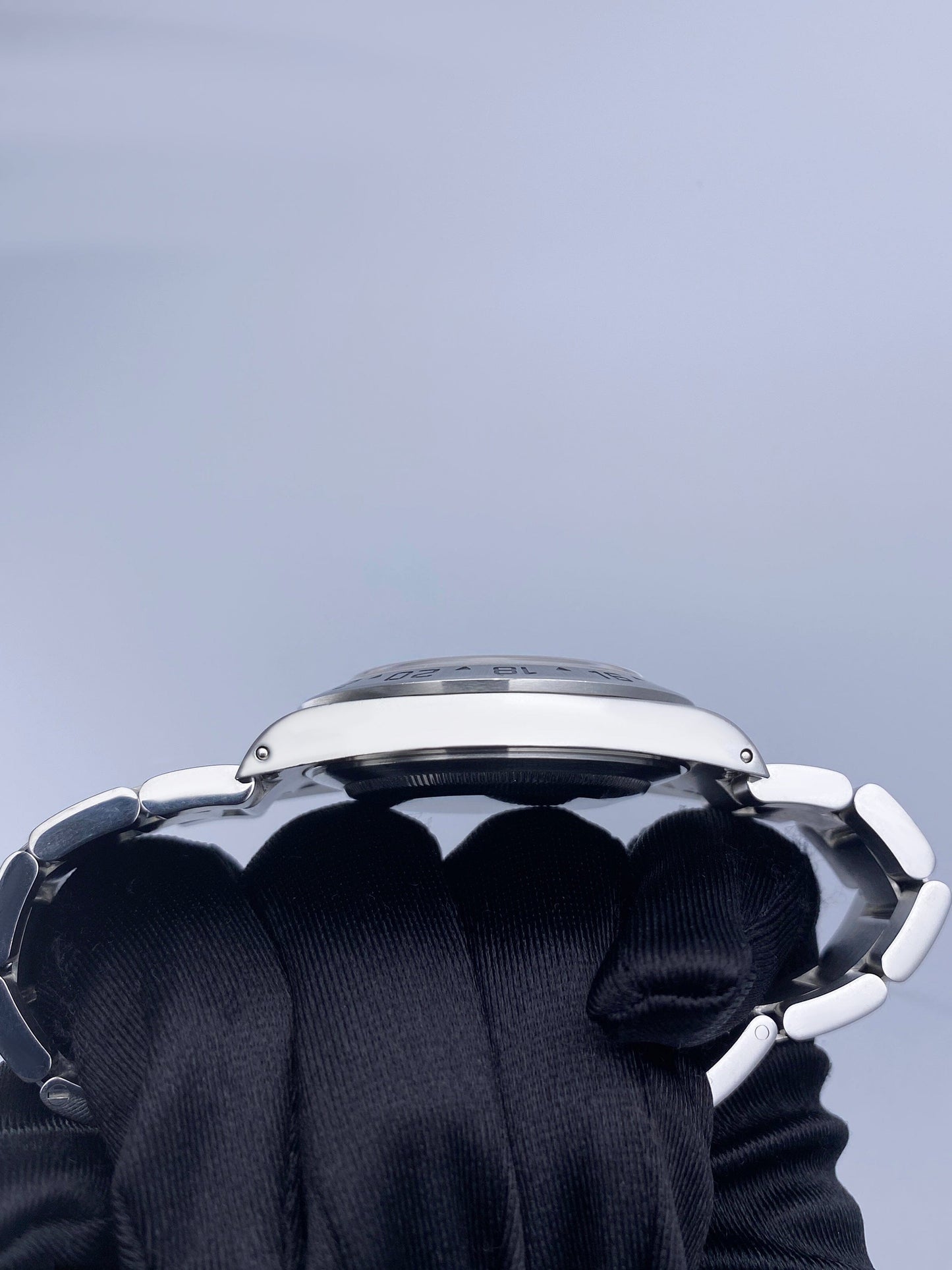 R16570BKIO99-1_Explorer II 16570 Black Dial_5.jpg