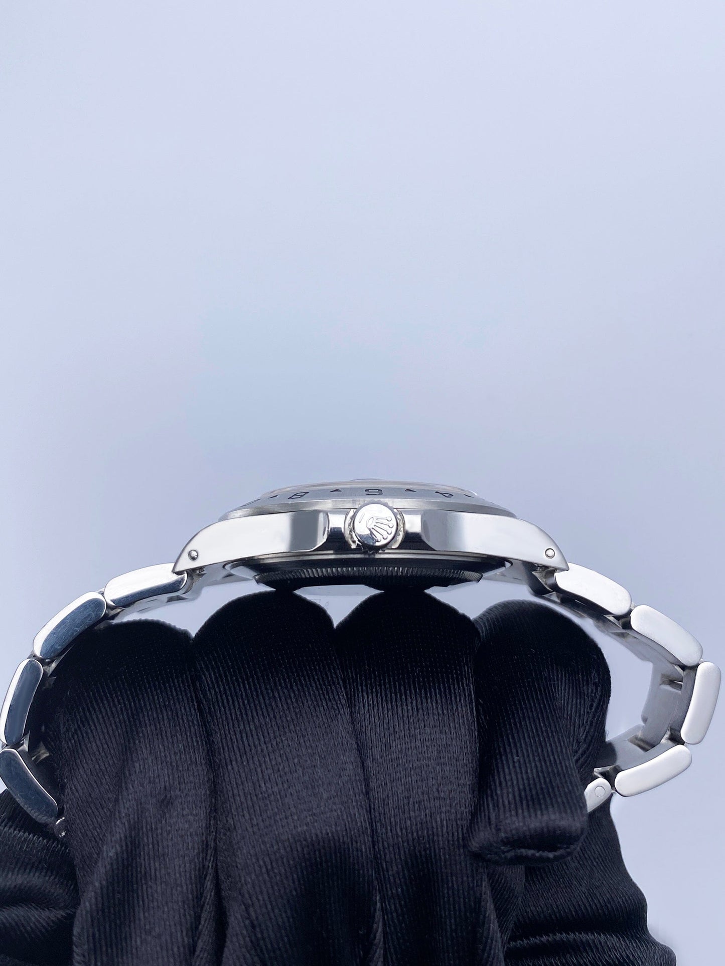 R16570BKIO99-1_Explorer II 16570 Black Dial_4.jpg