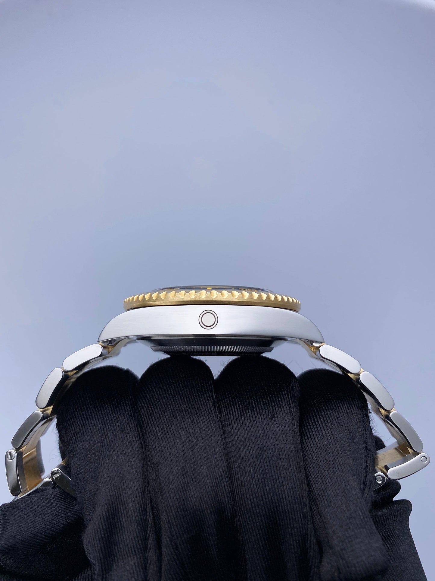 R12082107X_Sea-Dweller 126603_5.jpg