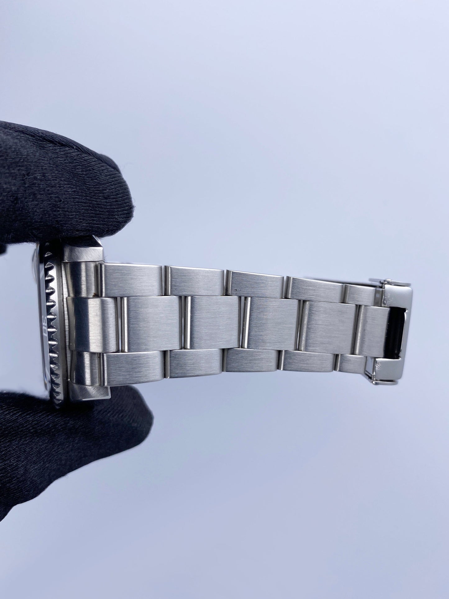 Rolex Submariner Date 16610 Mens Watch Box Papers
