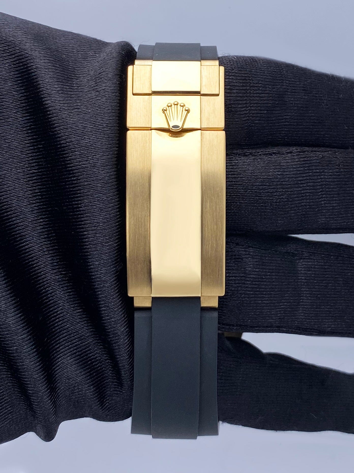 Rolex Yacht-Master 226658 Black Dial 18K Yellow Gold Mens Watch Box Papers - Watches