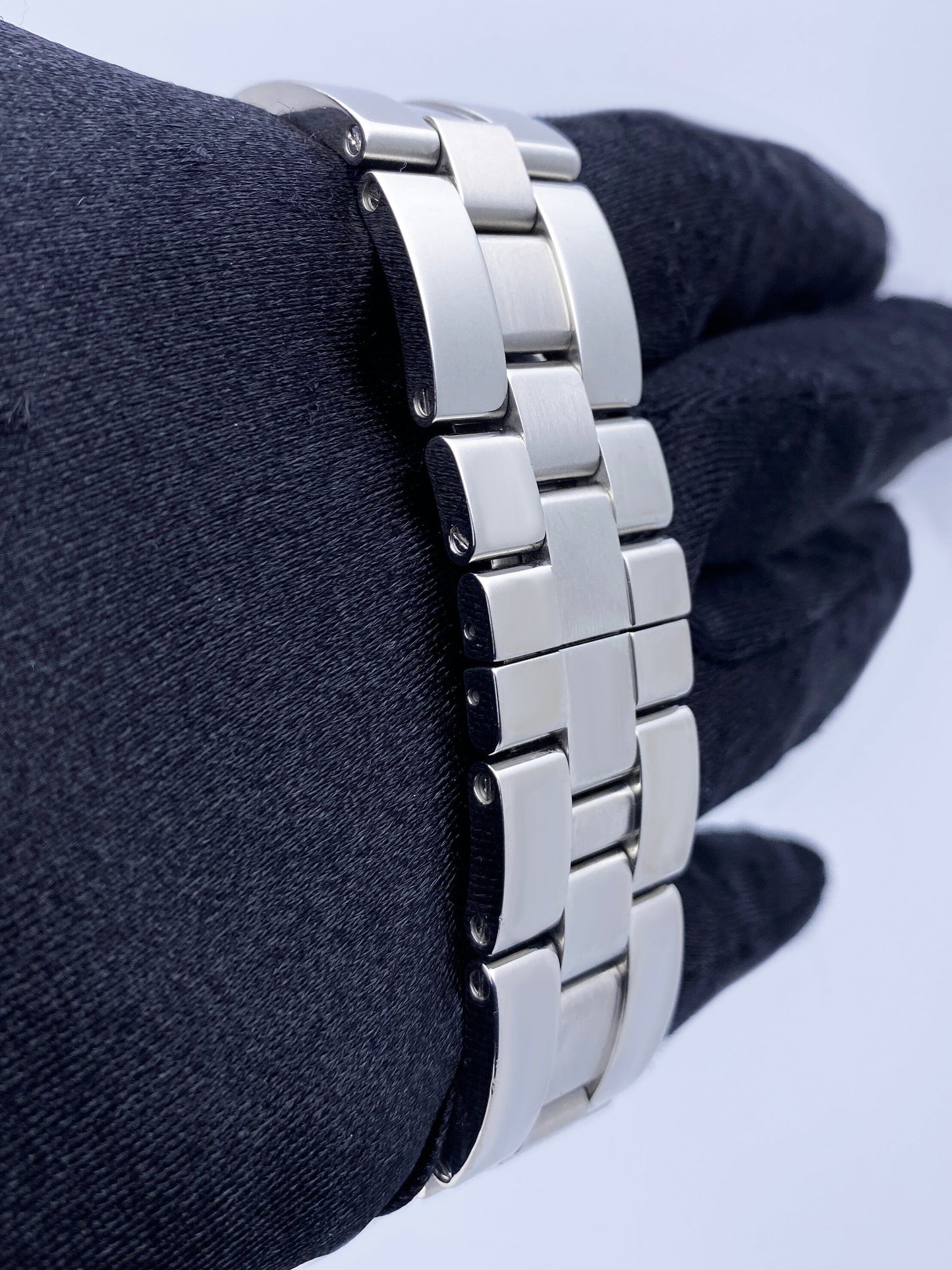 Cartier Roadster W62000V3 Stainless Steel Mens Watch