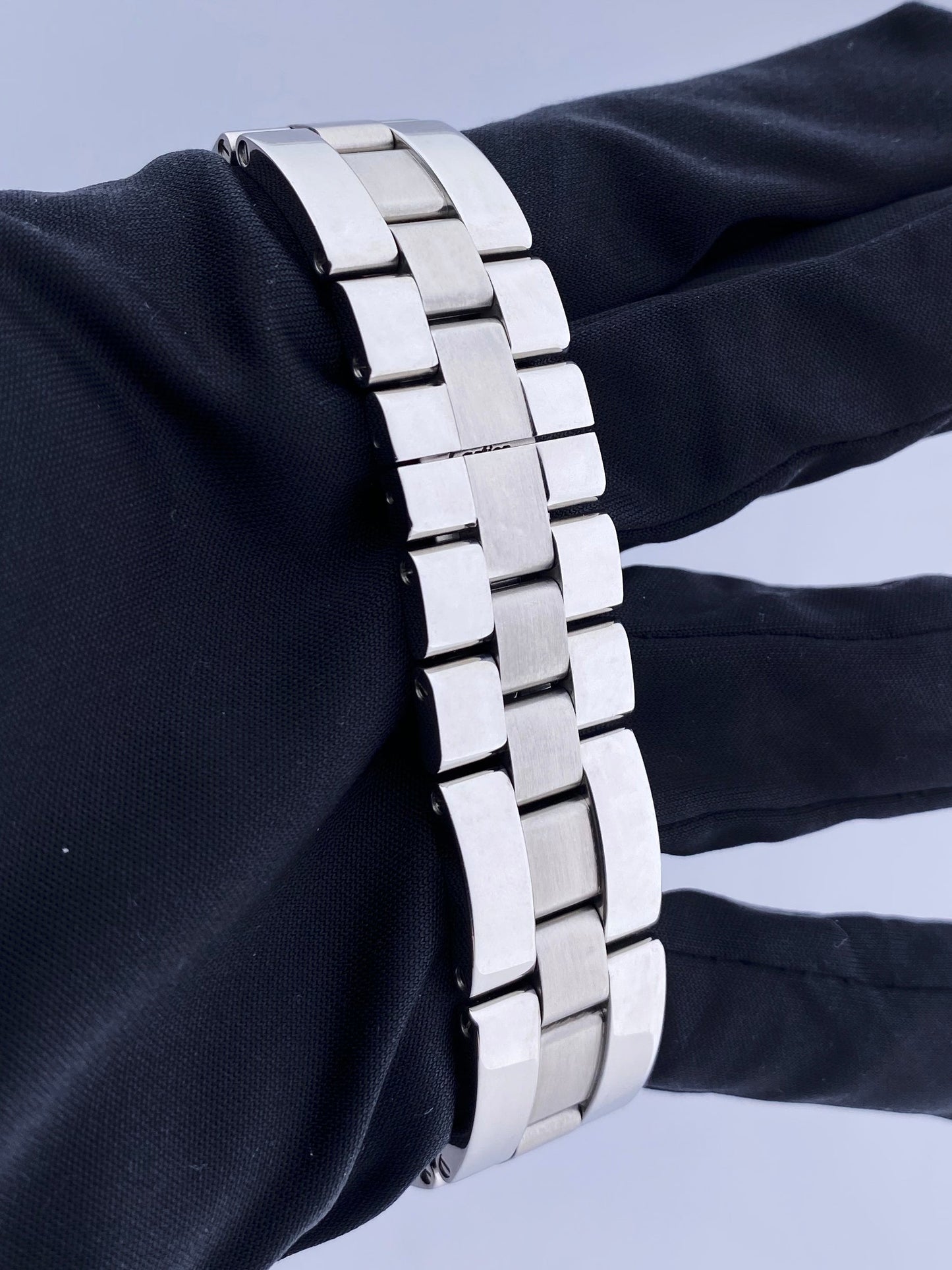 Cartier Roadster XL 2618 Sliver Dial Mens Watch Box and Papers