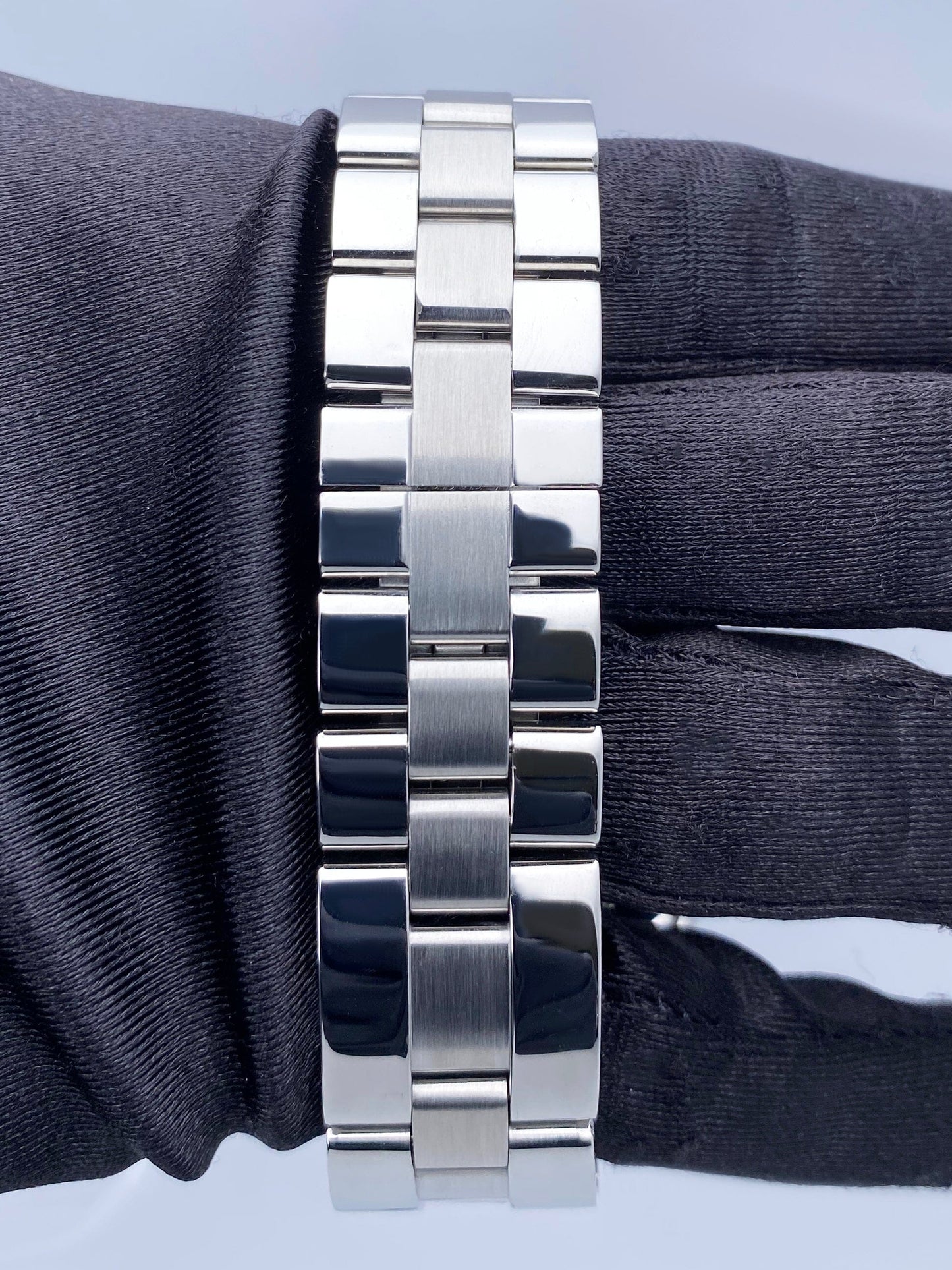 Cartier Roadster XL W62032X6 Stainless Steel Mens Watch