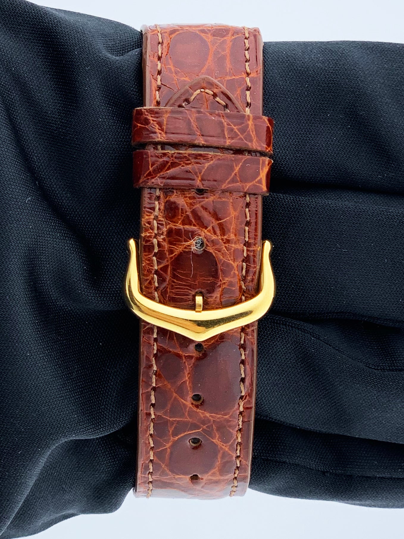 Cartier Tank Louis 8810 18K Yellow Gold Ladies Watch - Wristwatch