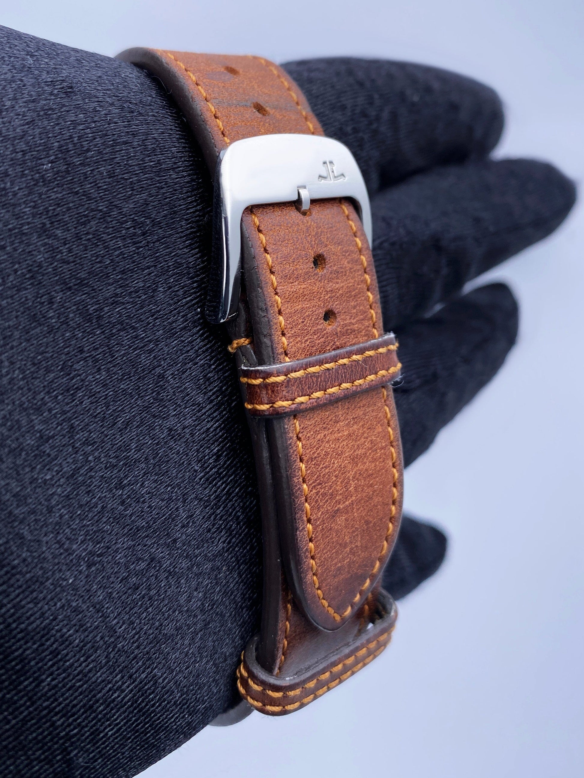 Jaeger-LeCoultre Reverso Classic Q3858522 Mens Watch Box Papers