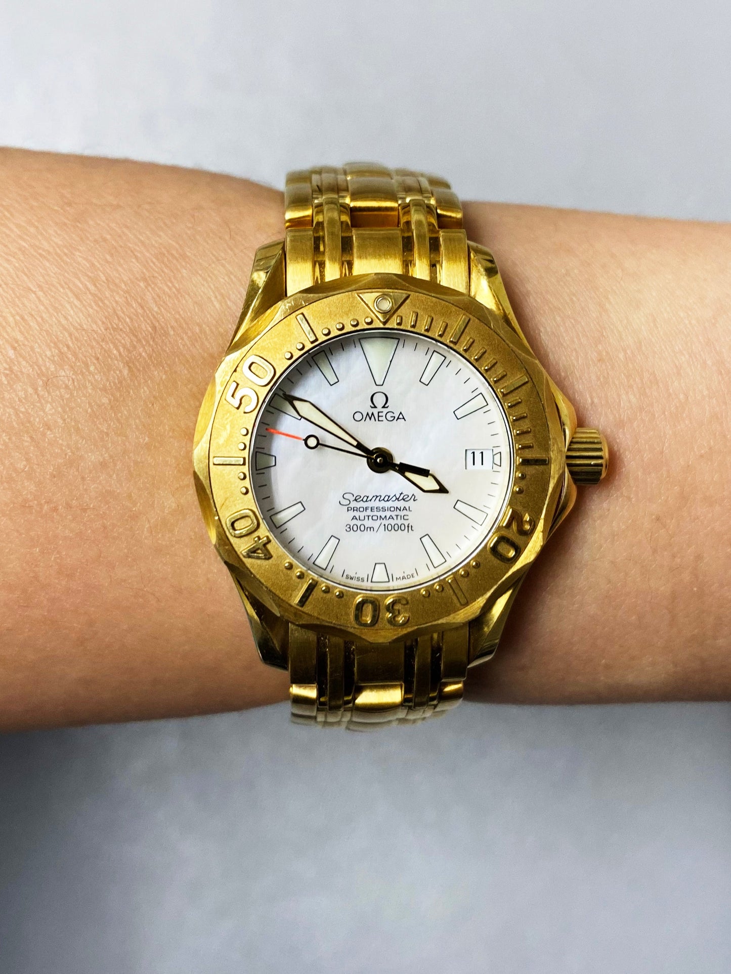 Omega Seamaster 18K yellow Gold Mother Of Pearl Dial Ladies Watch