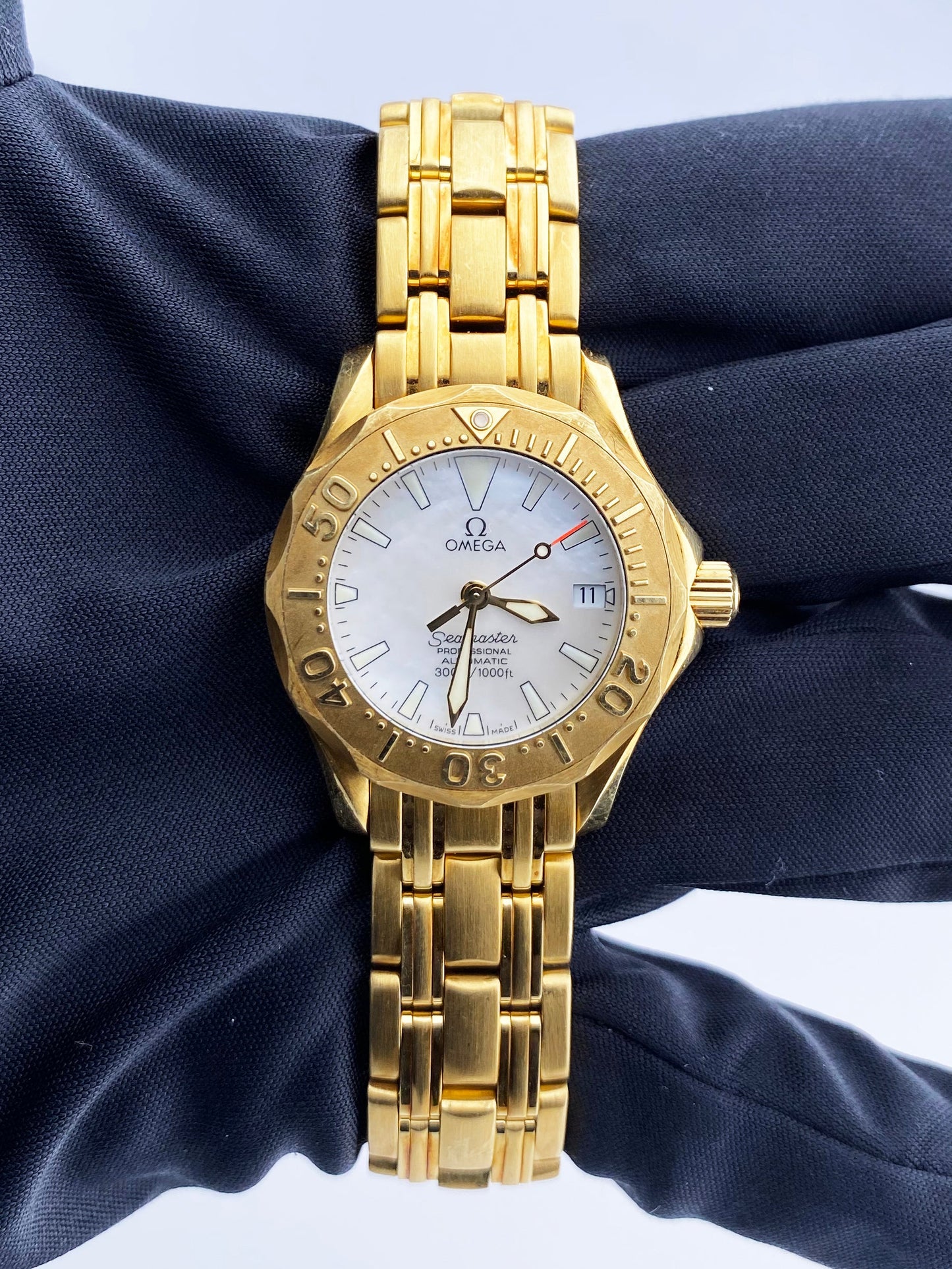 Omega Seamaster 18K yellow Gold Mother Of Pearl Dial Ladies Watch