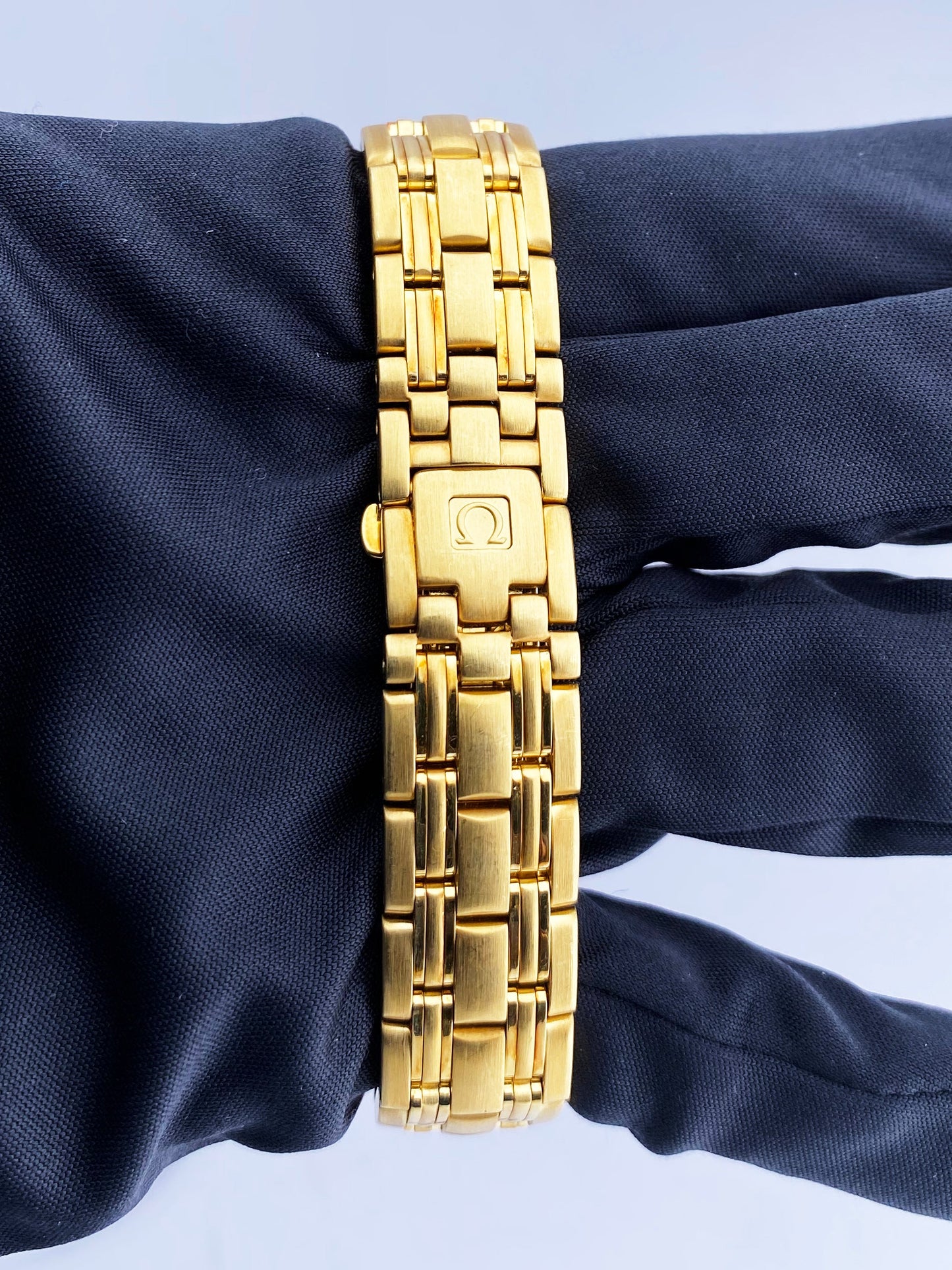 Omega Seamaster 18K yellow Gold Mother Of Pearl Dial Ladies Watch