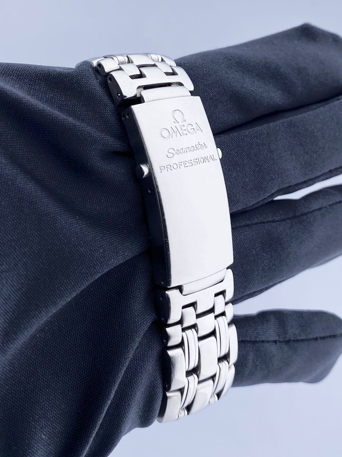 Omega Seamaster 2222.80.00 Blue Dial Mens Watch