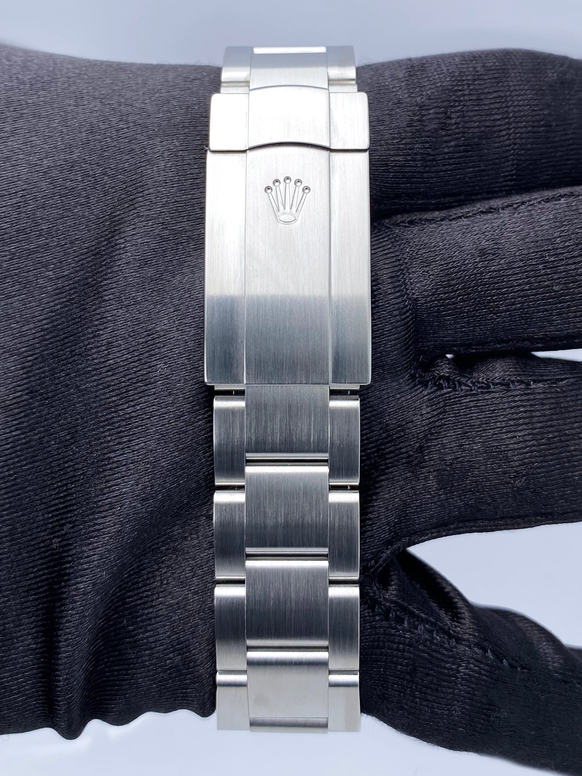 Rolex Oyster Perpetual 114200 Green Dial Mens Watch Box & Papers