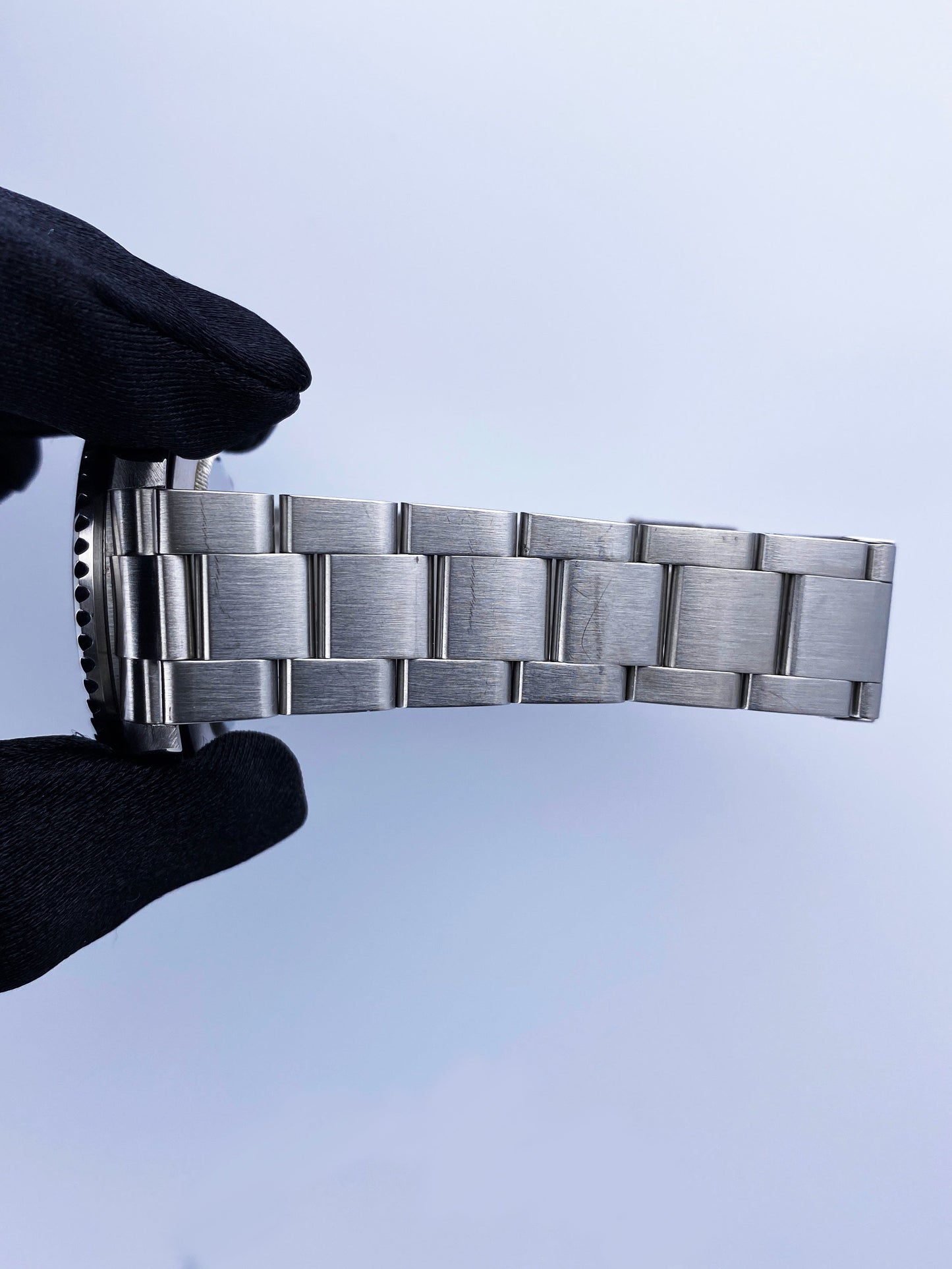 Rolex Submariner Date 16610 Mens Watch Box Papers