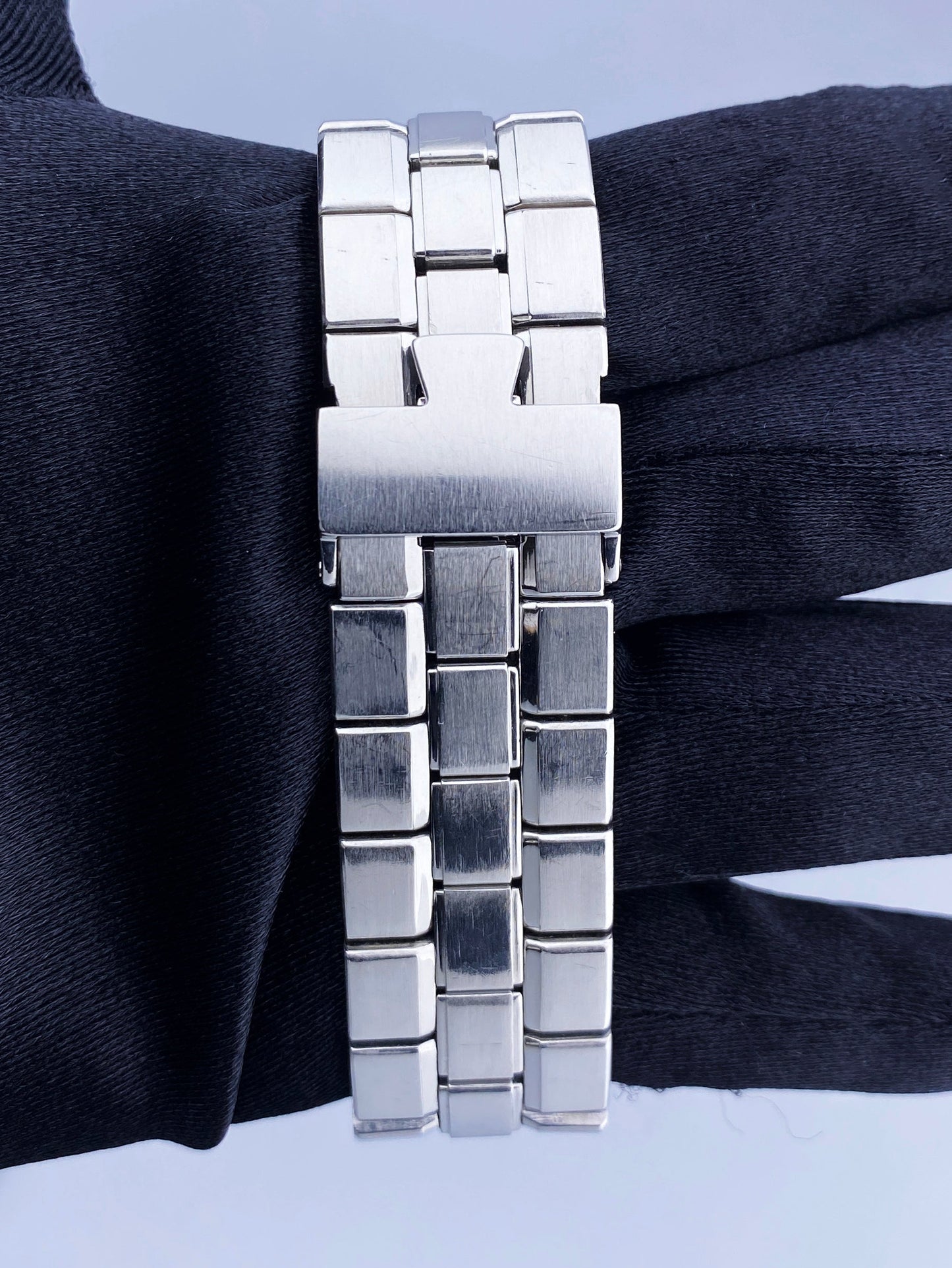 Vacheron Constantin Overseas 49140 Black Dial Mens Watch - Wristwatch