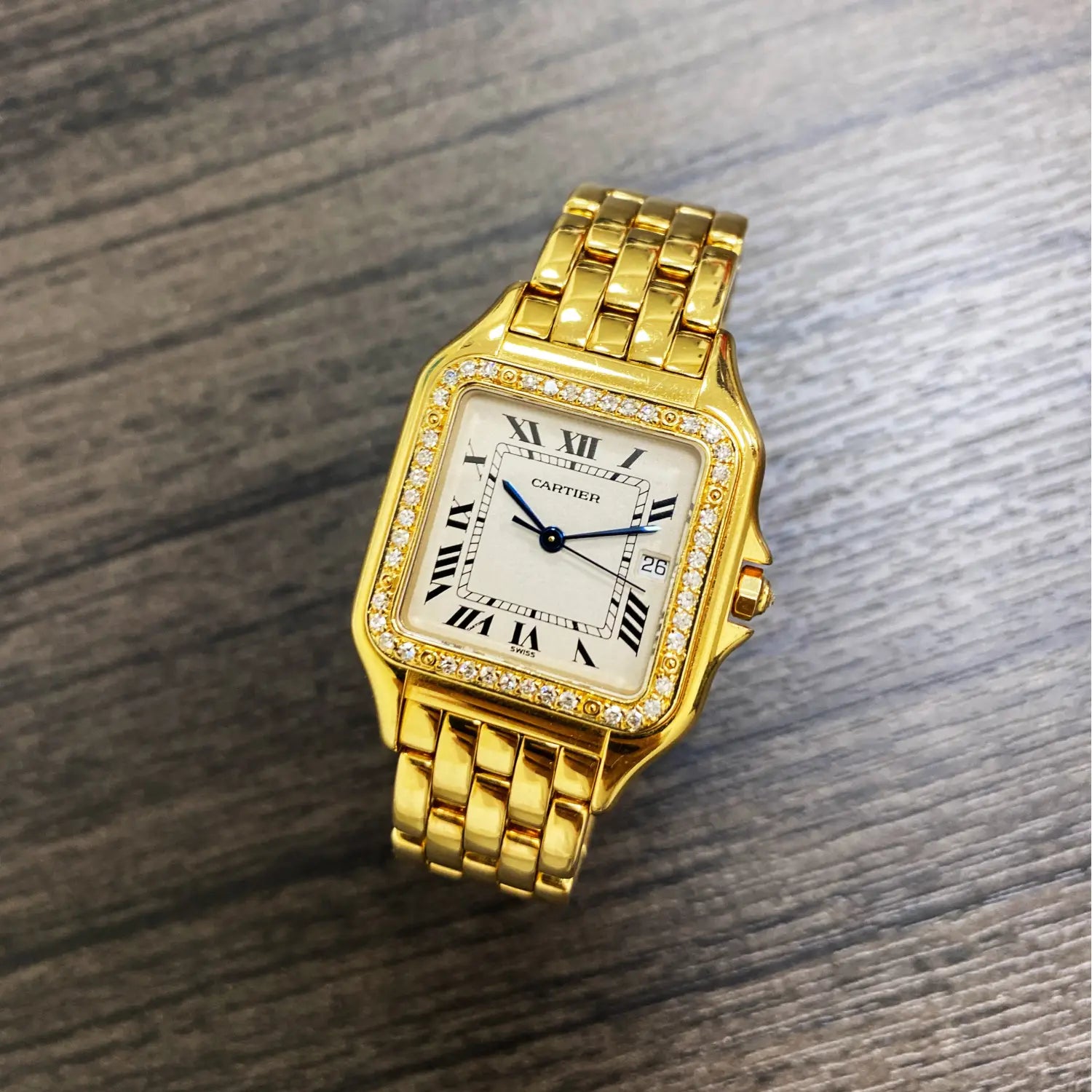 Differences Between Cartier Panthere and Santos