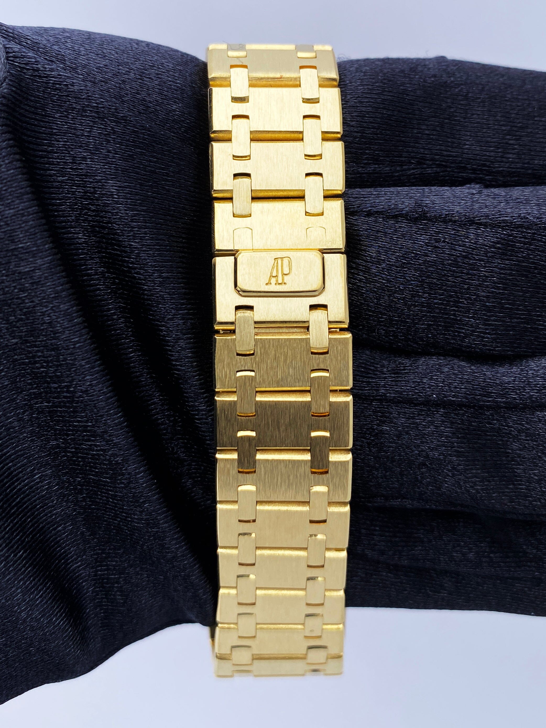 Audemars Piguet Royal 56303BA 18K Yellow Gold Mens Watch | – Phigora