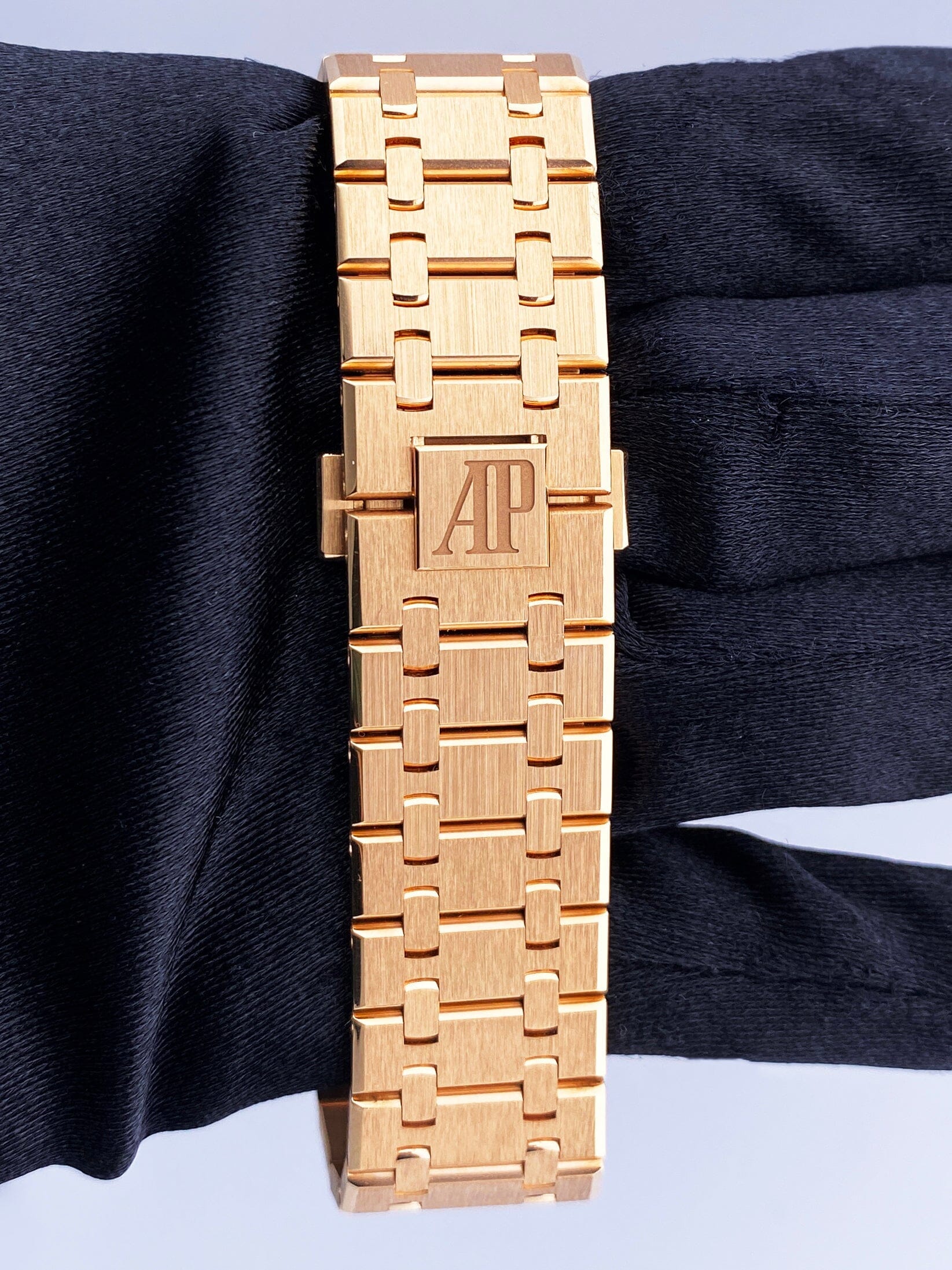 Audemars Piguet Royal Oak 15400OR 18K Rose Gold Black Dial – Phigora