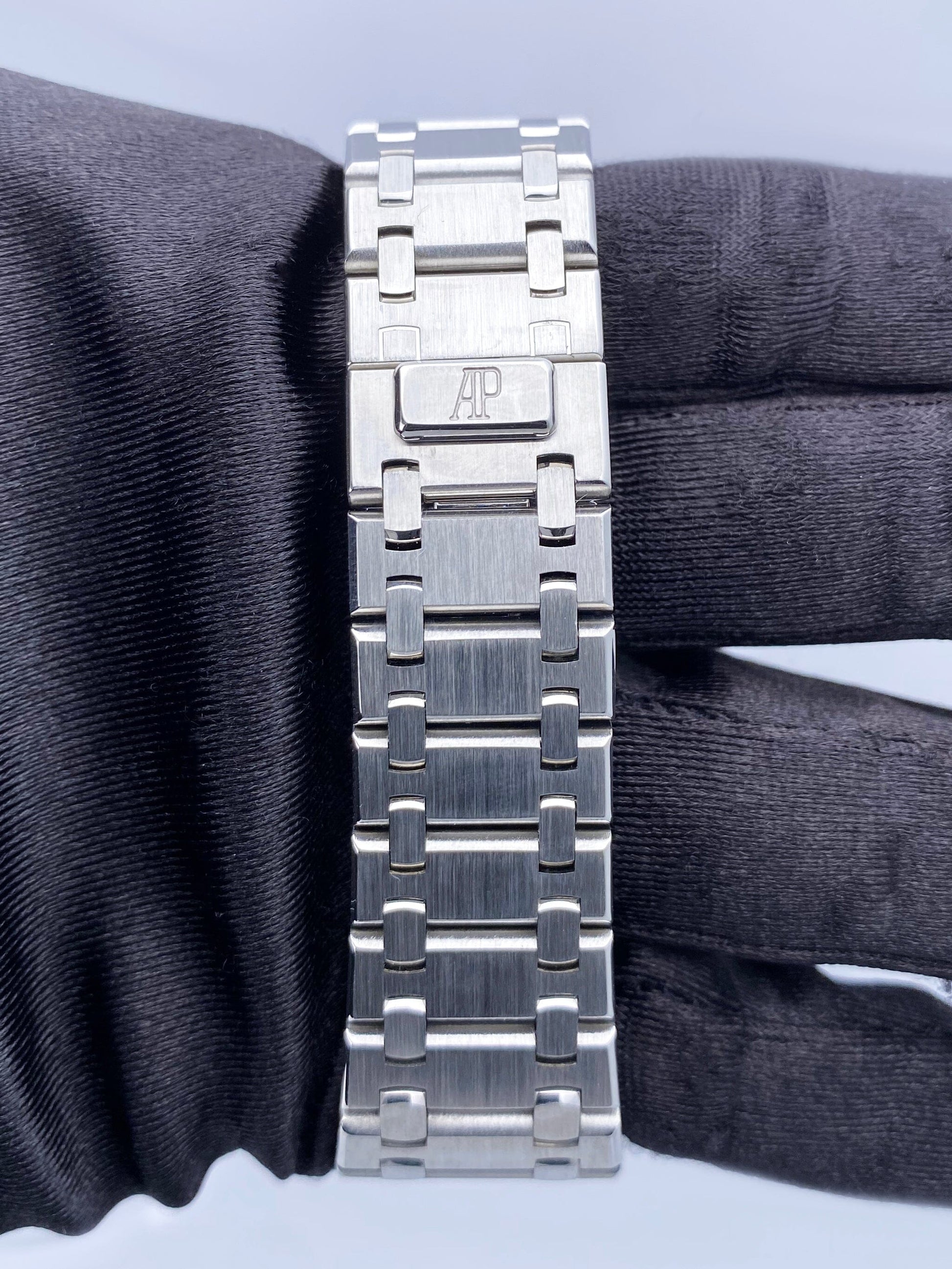 AP11192199X_7.jpg