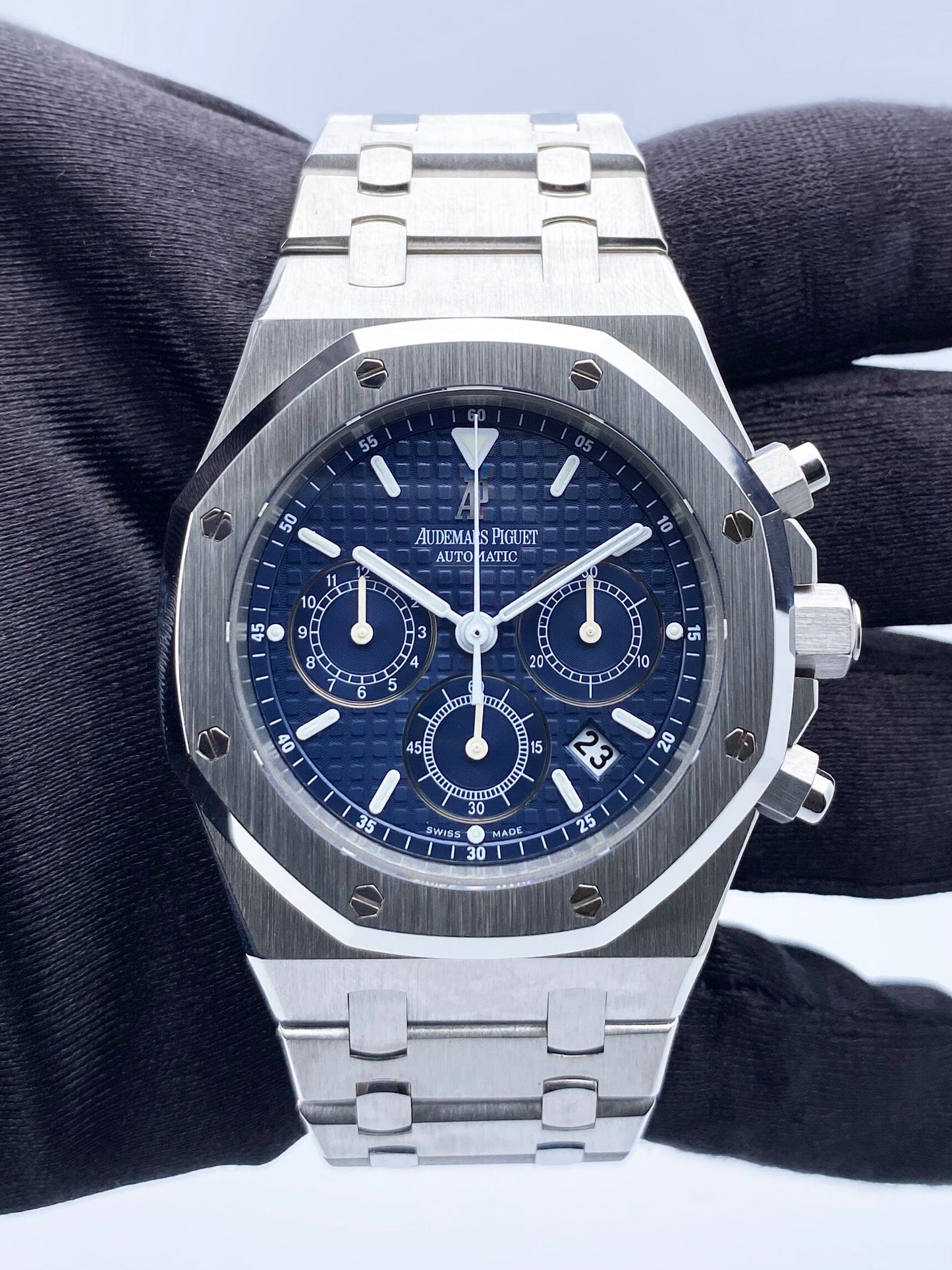 AP11192199X_2.jpg