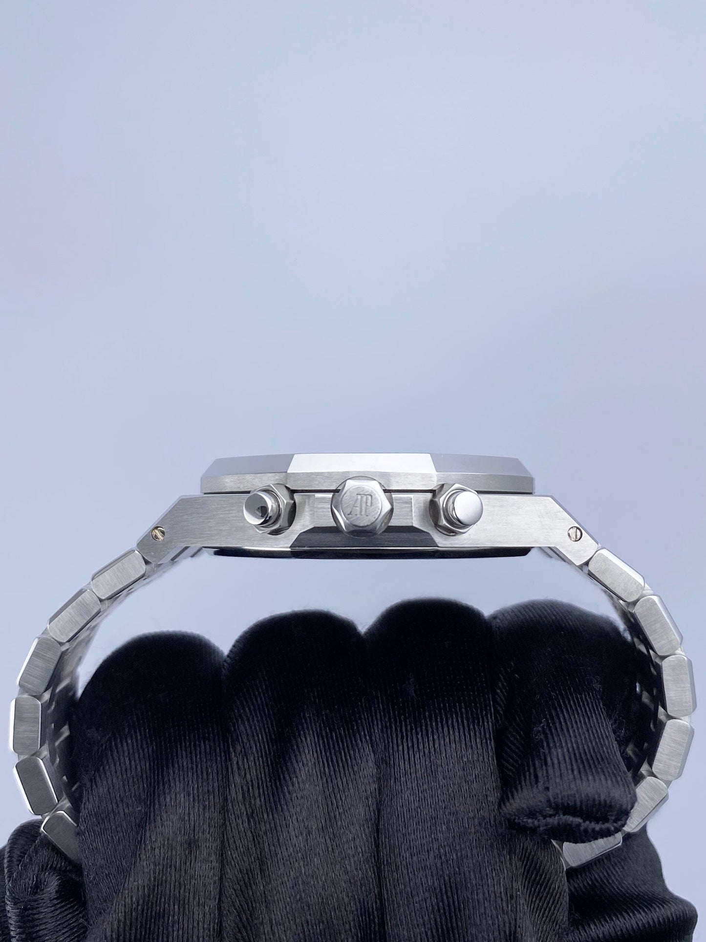 AP11192199X_4.jpg
