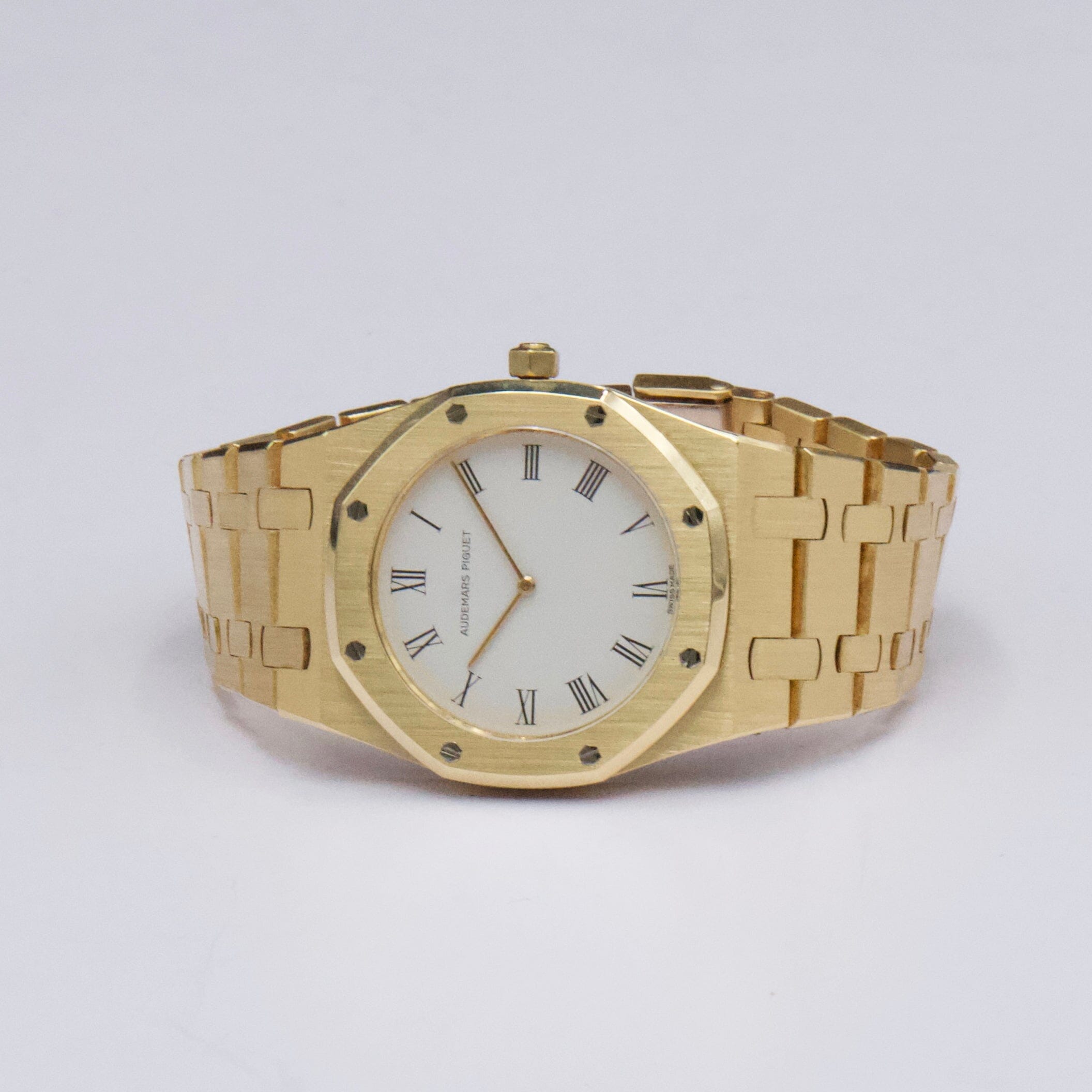Audemars Piguet Royal Oak 56303BA White Dial 18K Yellow – Phigora