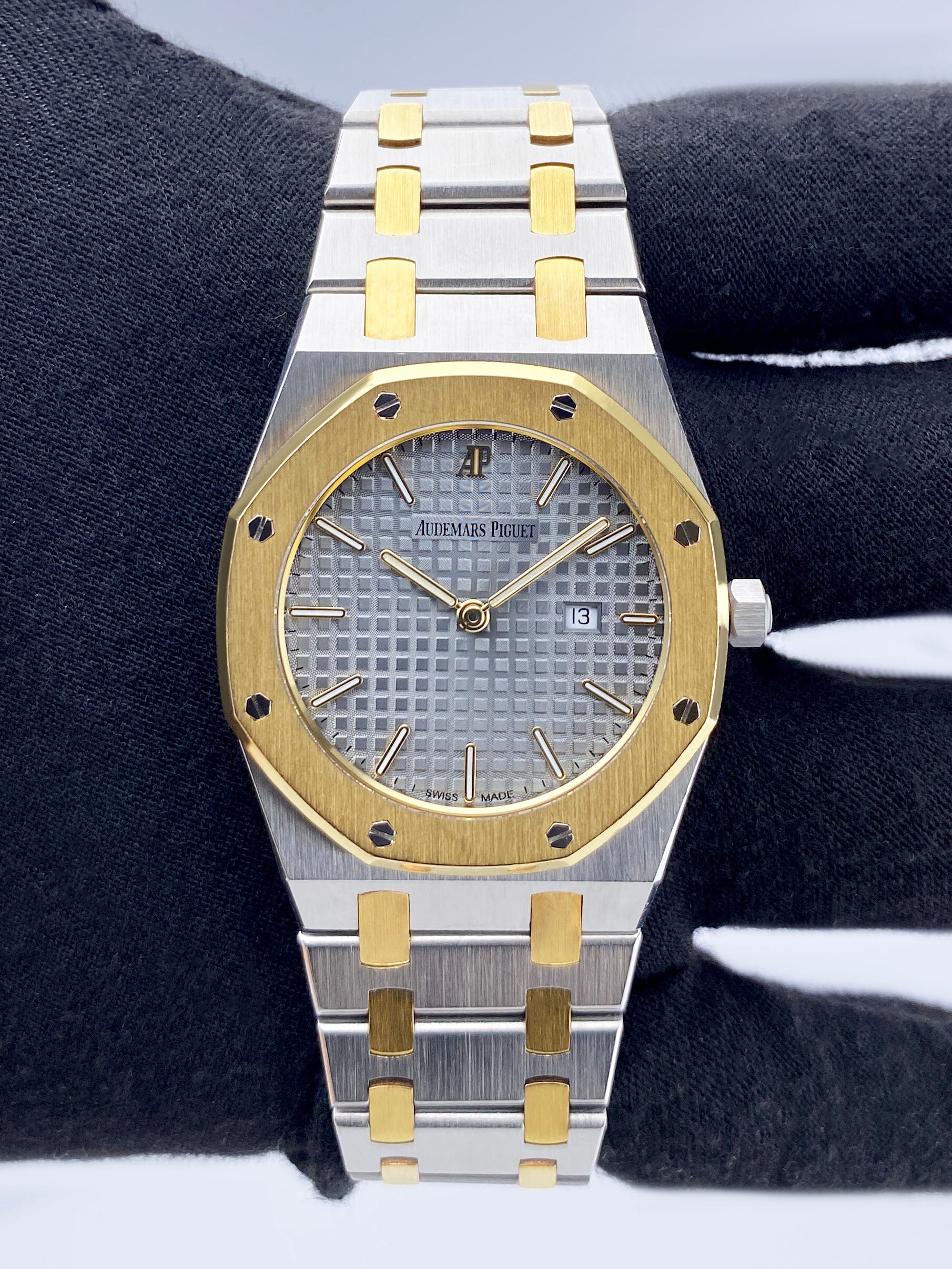 Audemars Piguet Royal Oak 56303SA Modern Dial Ladies Watch With Archives - Watches