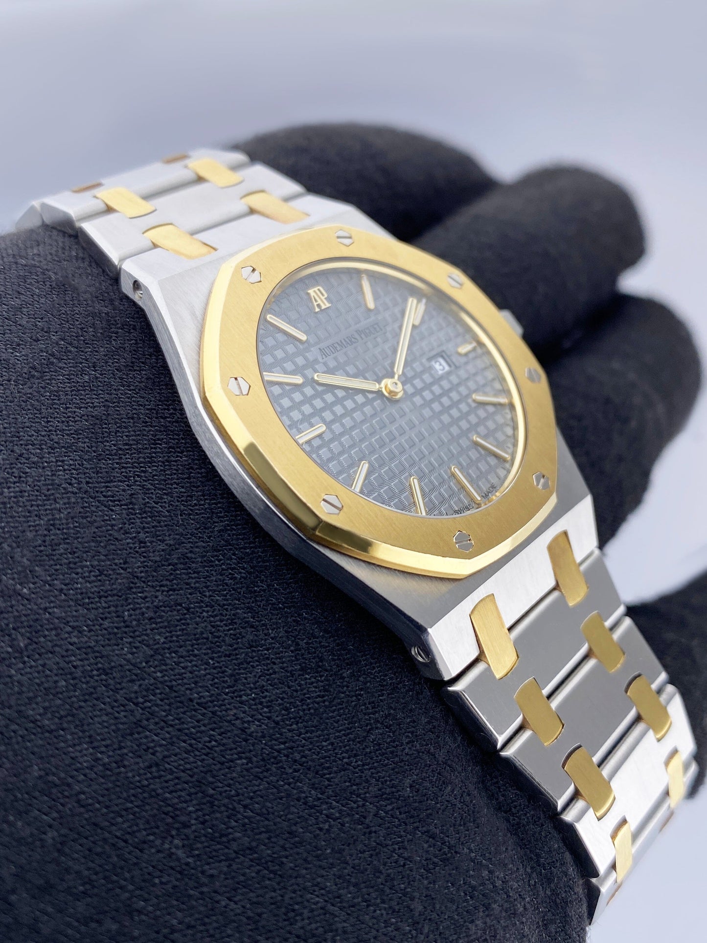 Audemars Piguet Royal Oak 56303SA Modern Dial Ladies Watch With Archives - Watches