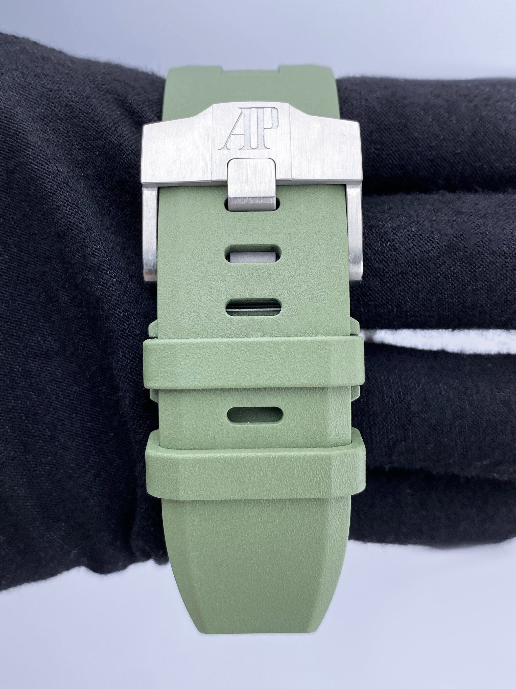 Audemars Piguet Royal Oak Offshore Diver 15720ST Green Dial Mens