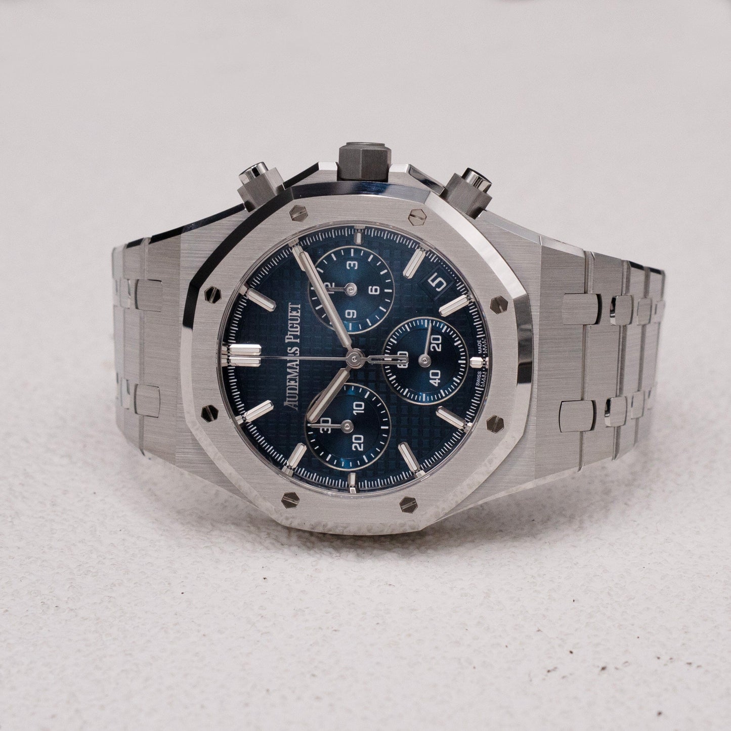 AP26240STBLIB-1_3.jpg