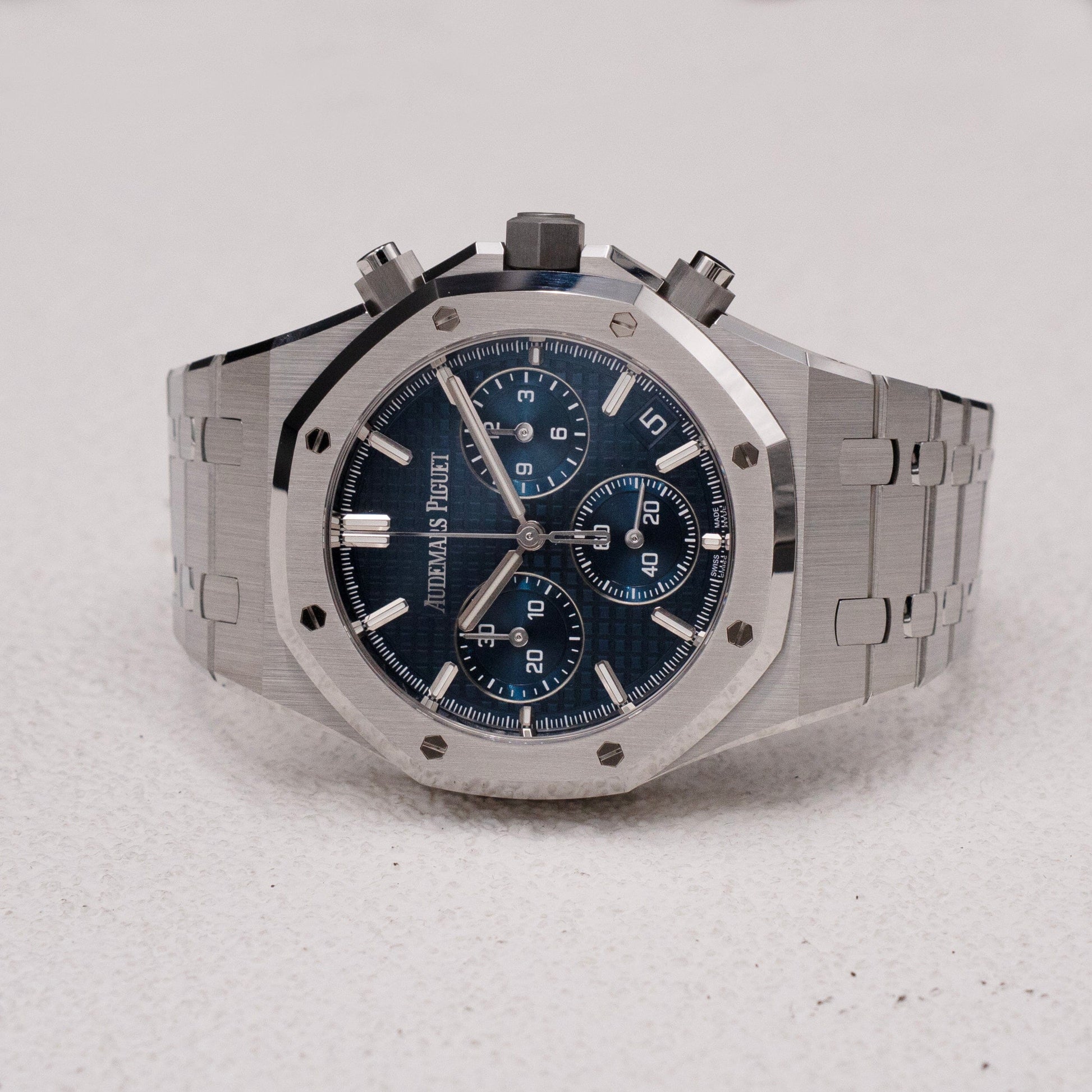 AP26240STBLIB-1_3.jpg
