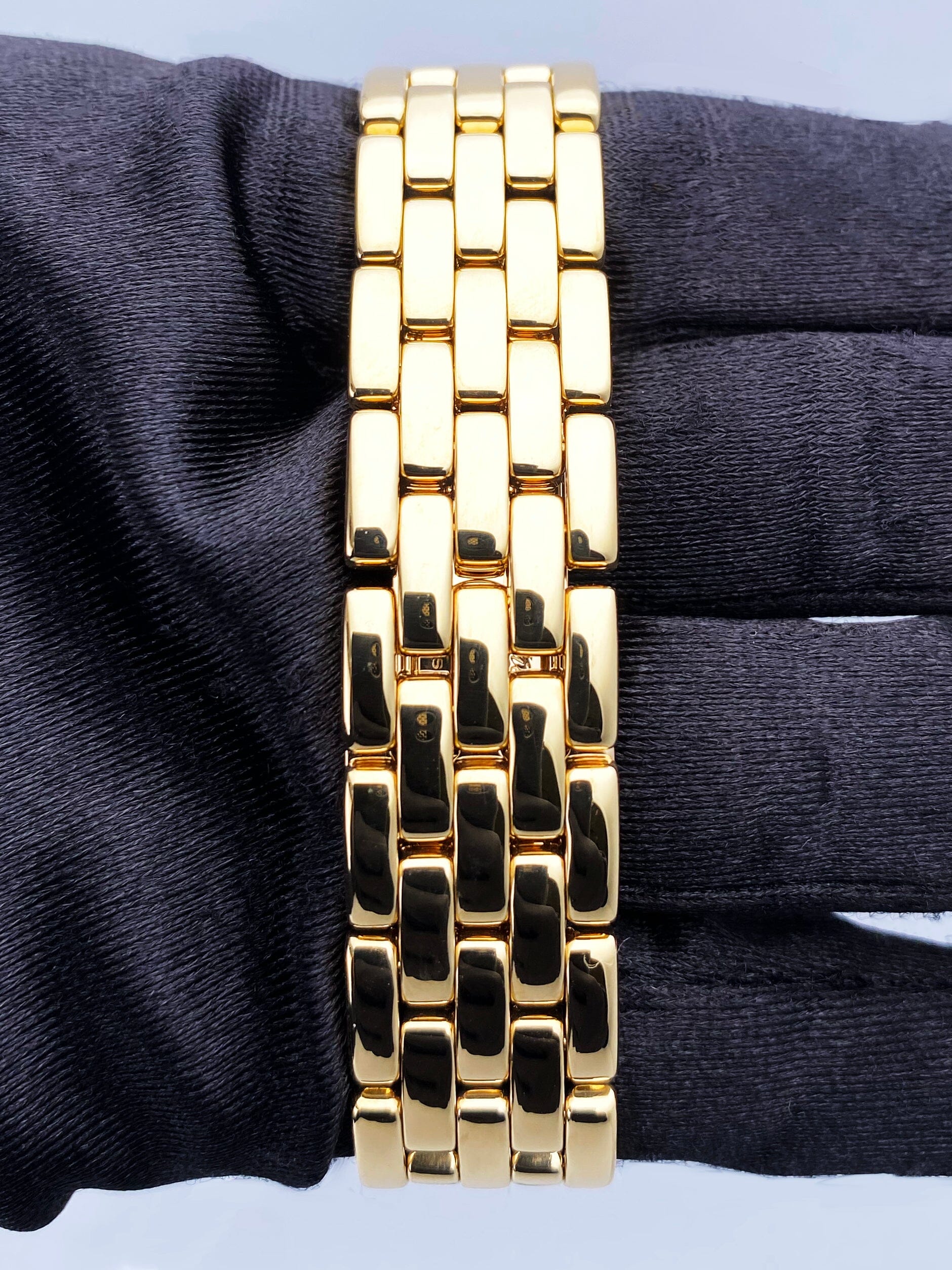 Cartier Panthere Medium 8839 Diamond 18K Yellow Gold Ladies Watch - Watches