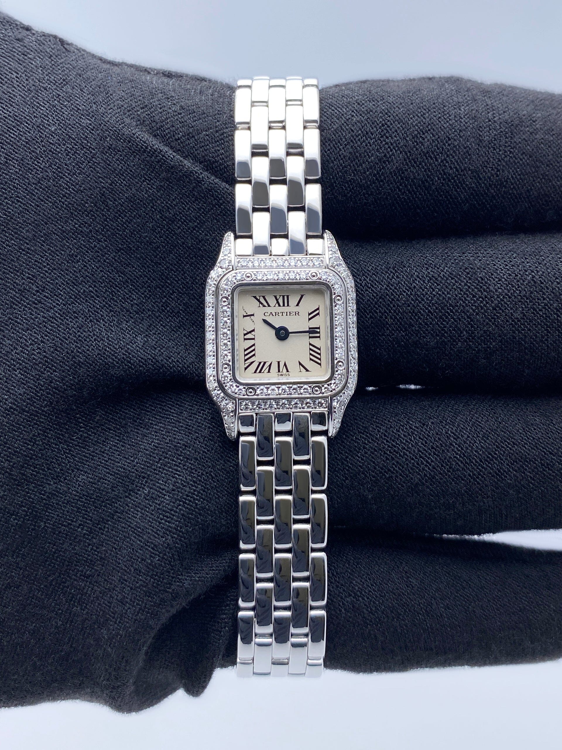 Panthère de Cartier パルファム・ド・トワレット コレクション 「ラ パンテール」 | フレグランス | カルティエ®