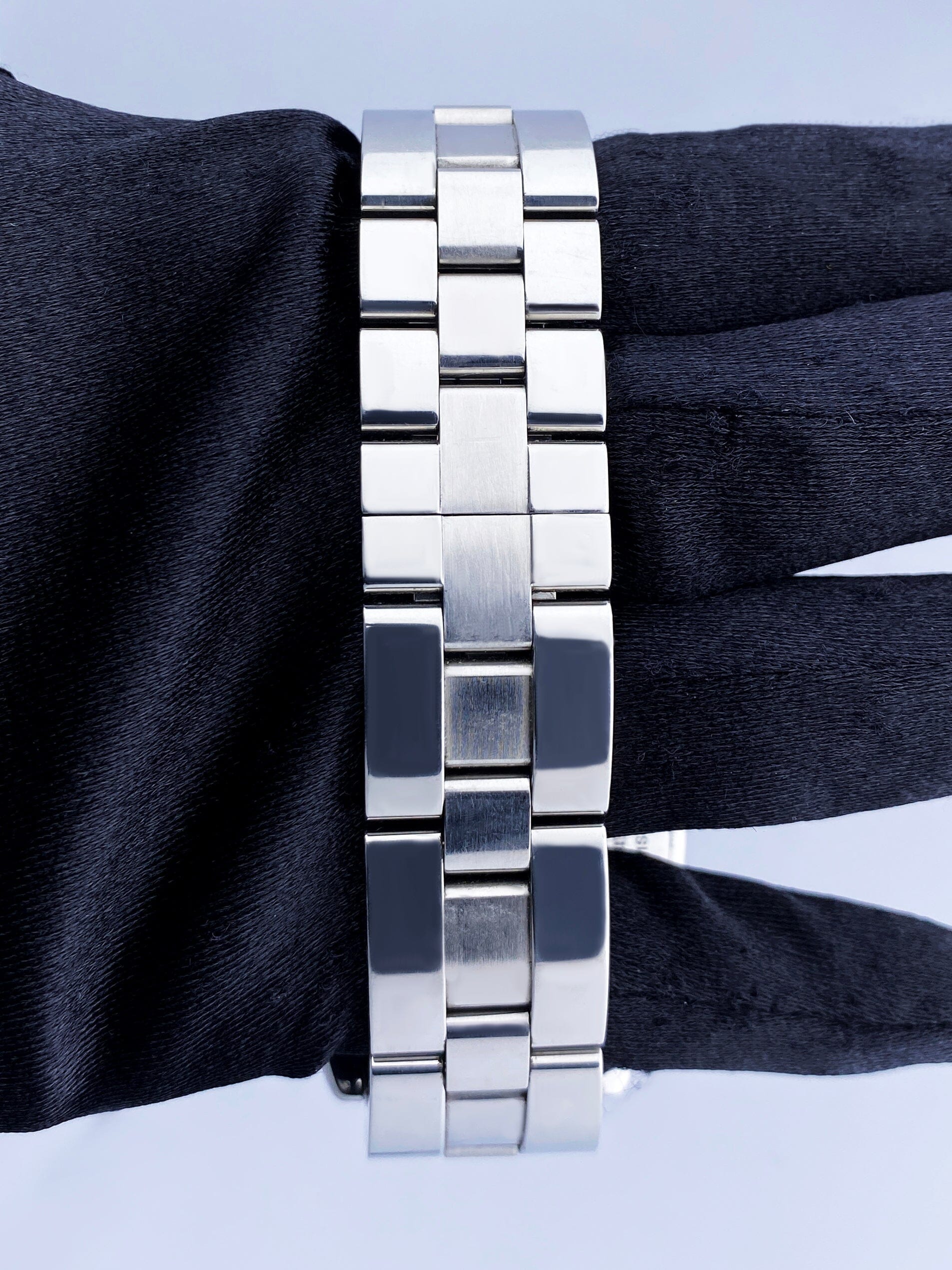 Cartier Roadster GGC98000 / 2618 Black Dial Mens Watch - Watches