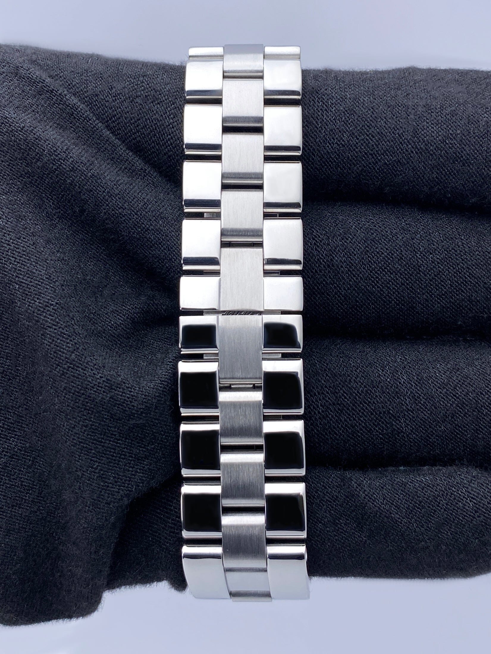 Cartier Roadster W62016V3 Stainless Steel Ladies Watch - Virtual