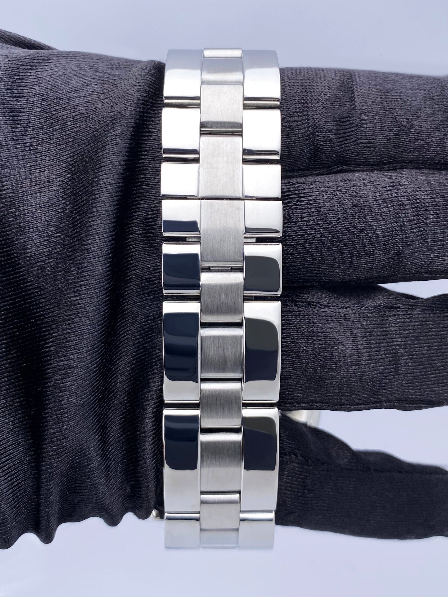 Cartier Roadster W62020X6 Black Dial Mens Watch - Wristwatch