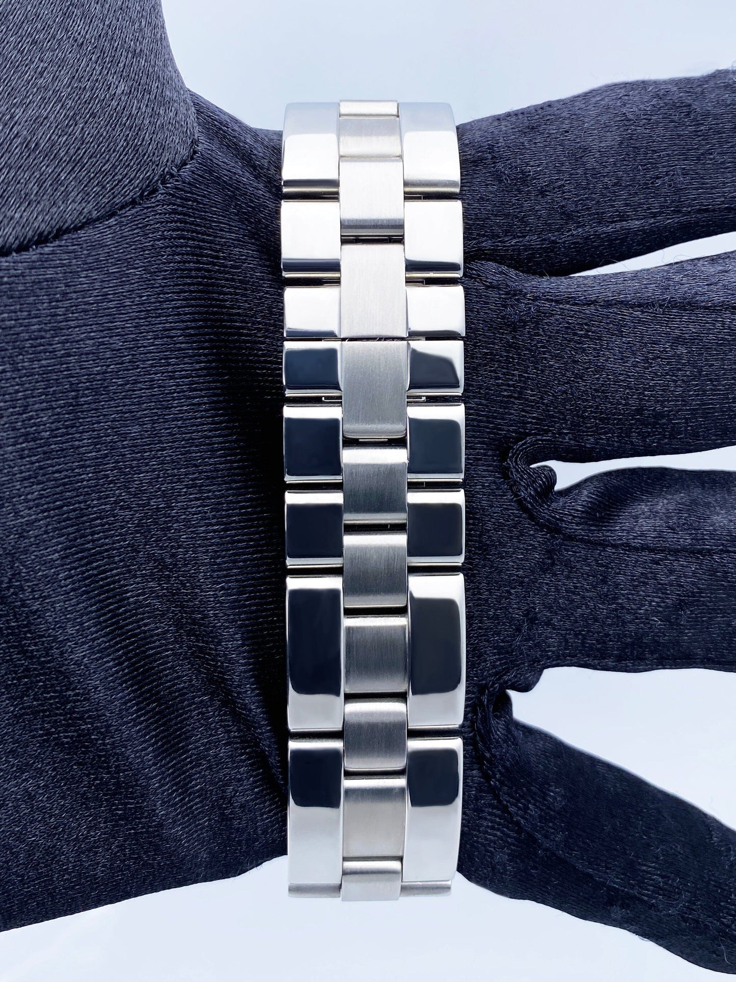 Cartier Roadster W62025V3 Silver Dial Mens Watch - Virtual