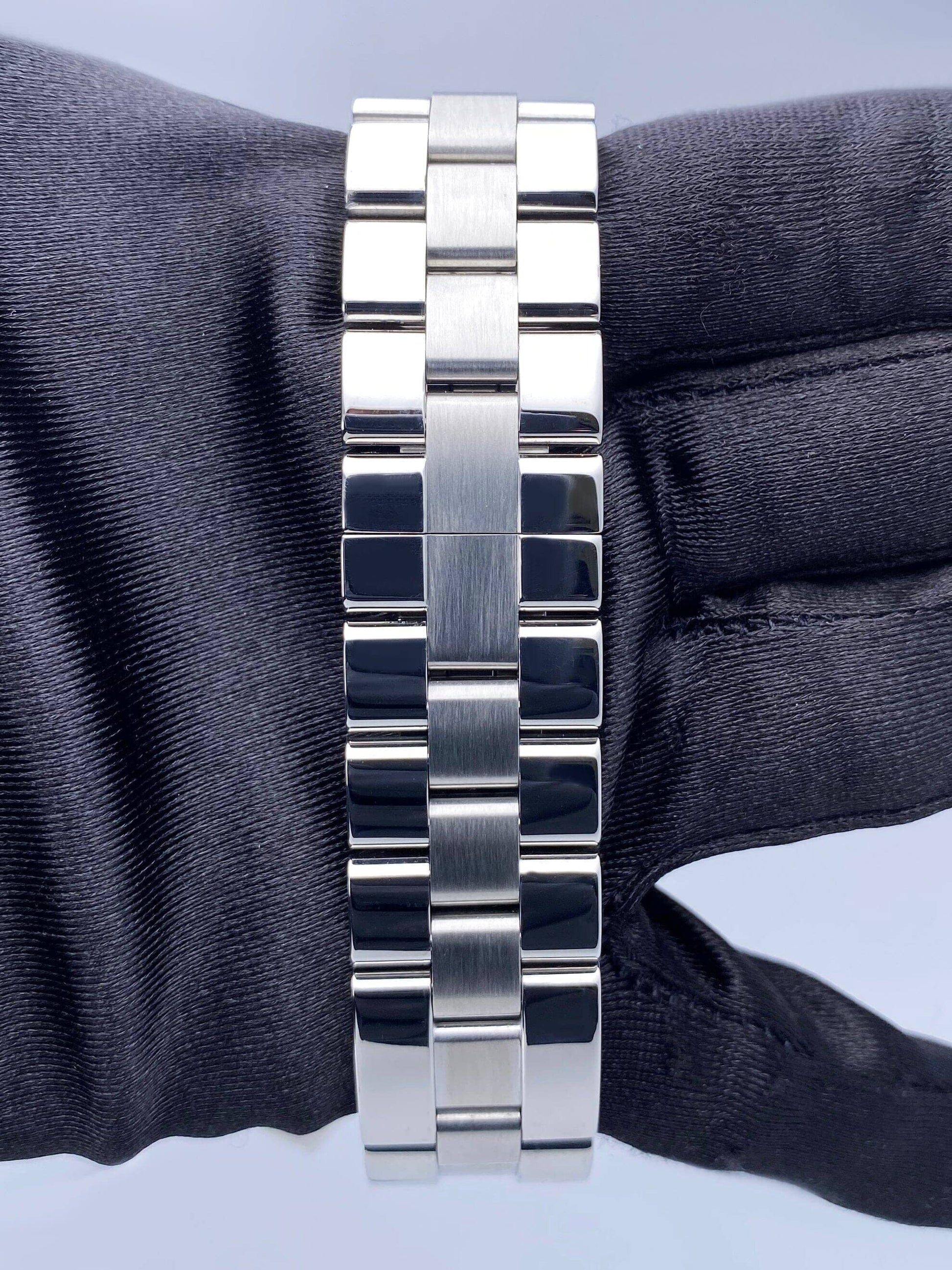 Cartier Roadster W62041V3 Black Dial Steel Mens Watch Box Papers - Watches