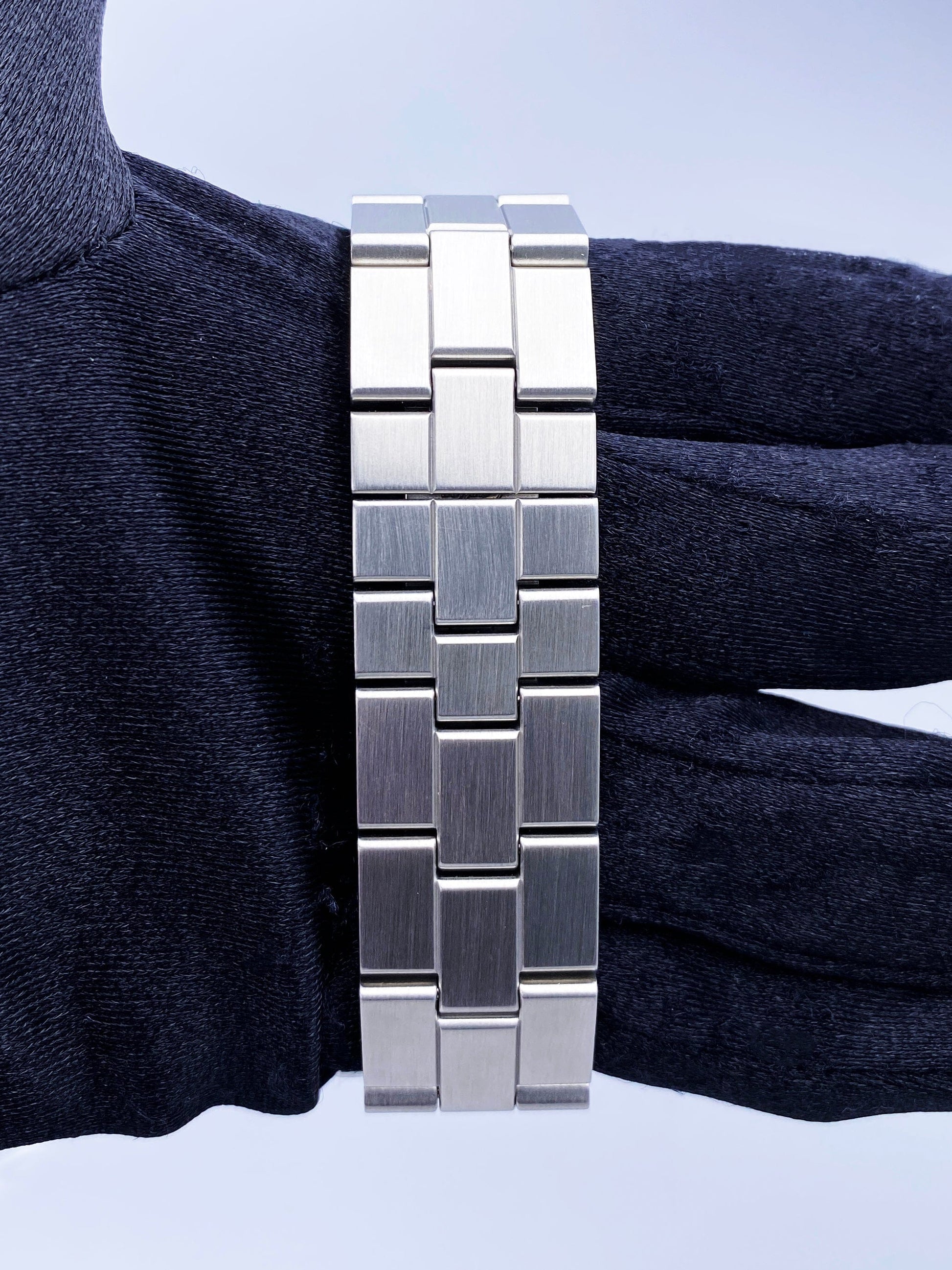 Cartier Roadster XL W6206019 Sliver Dial Mens Watch Box Papers - Wristwatch