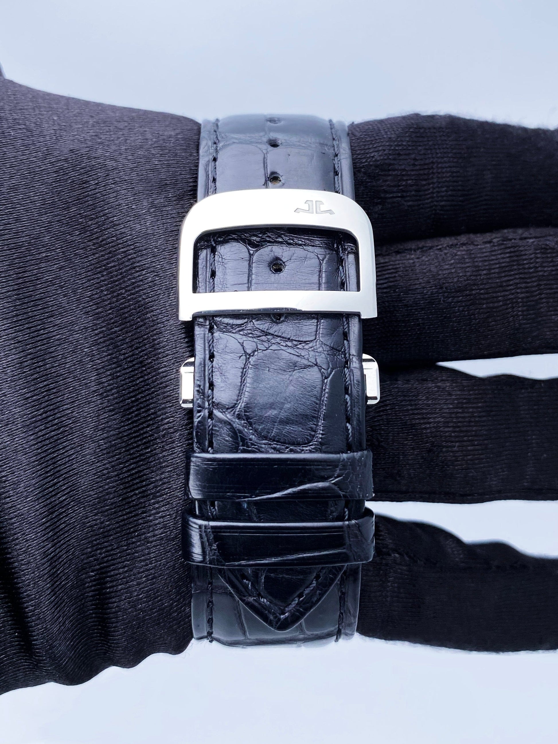 Jaeger-LeCoulture Reverso Classic Q273804 Mens Watch W/Papers - Watches
