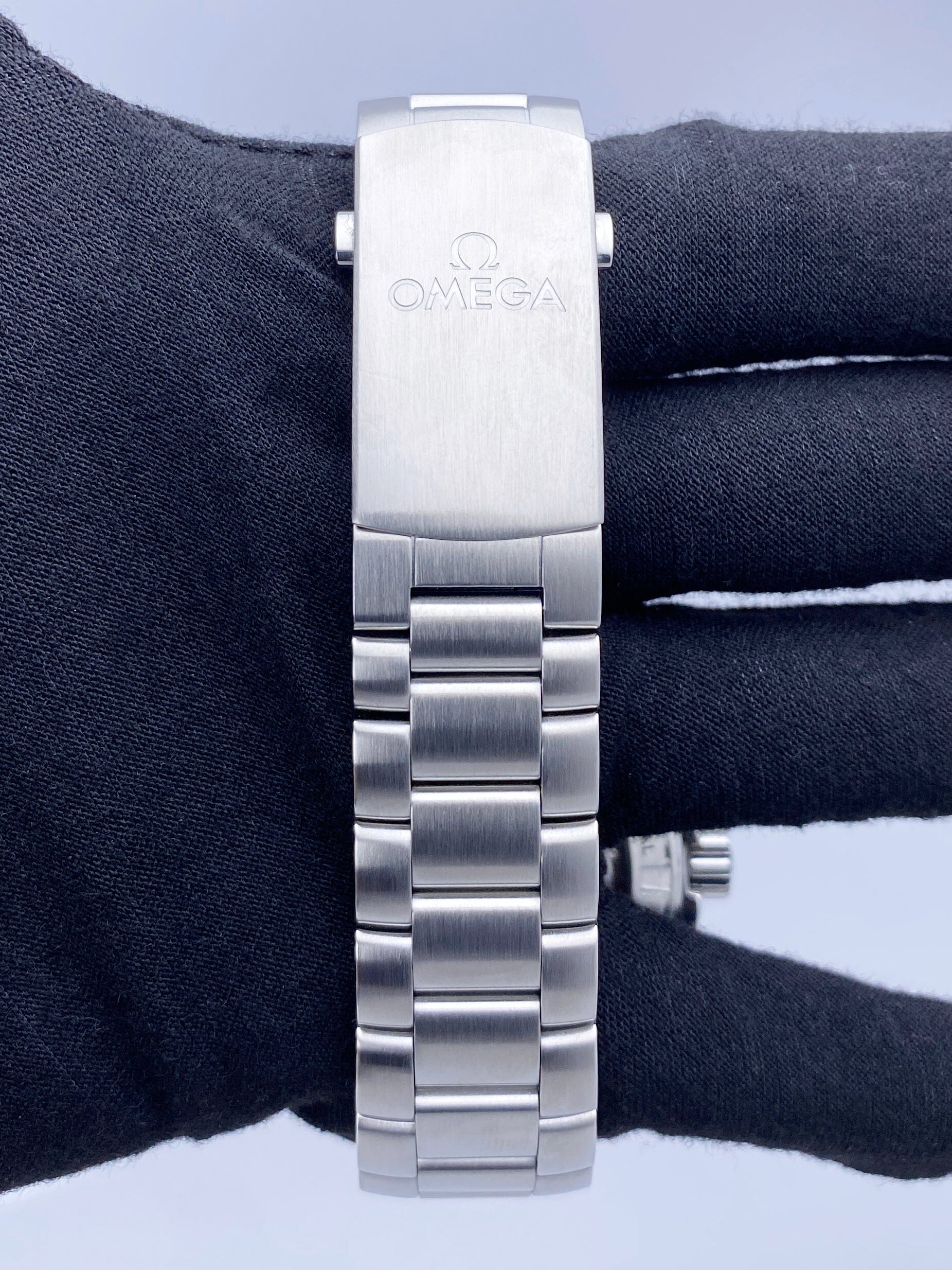 Omega Seamaster Planet Ocean 42MM Mens Watch Box Papers