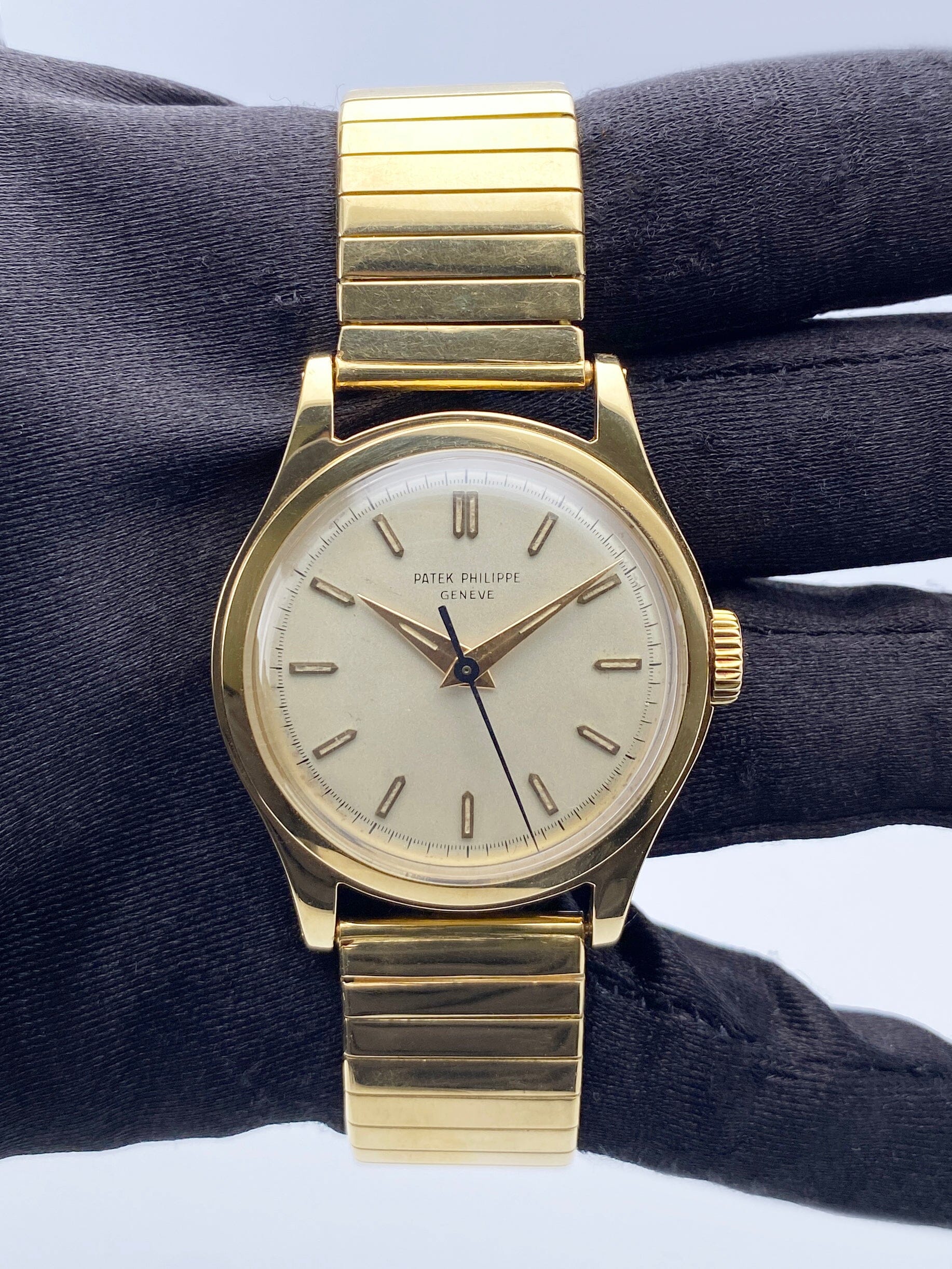 Patek Philippe Calatrava 2508 18K Yellow Gold Mens Watch