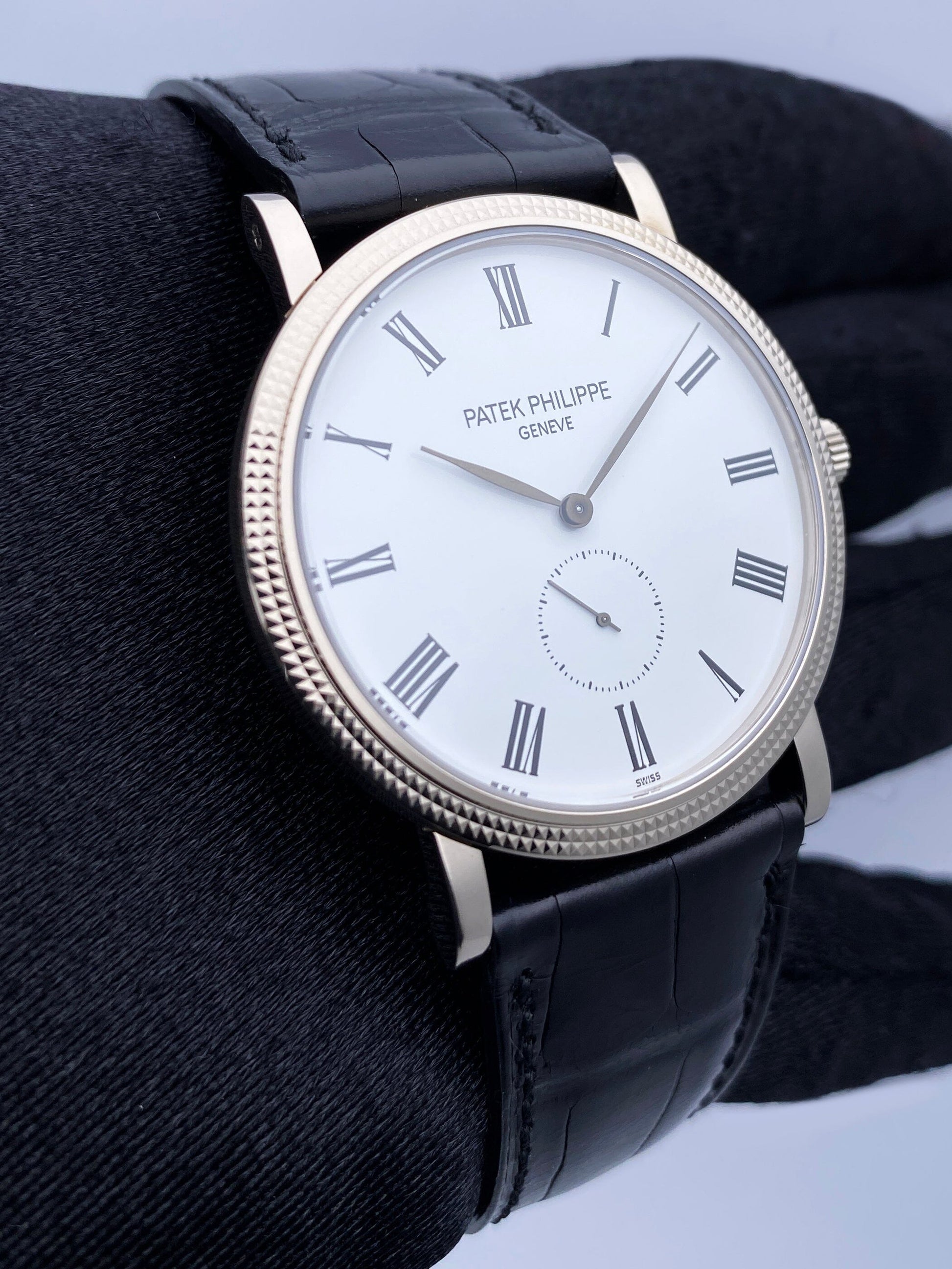 PP12022208X_Patek Philippe Calatrava 5119G_4 copy.jpg