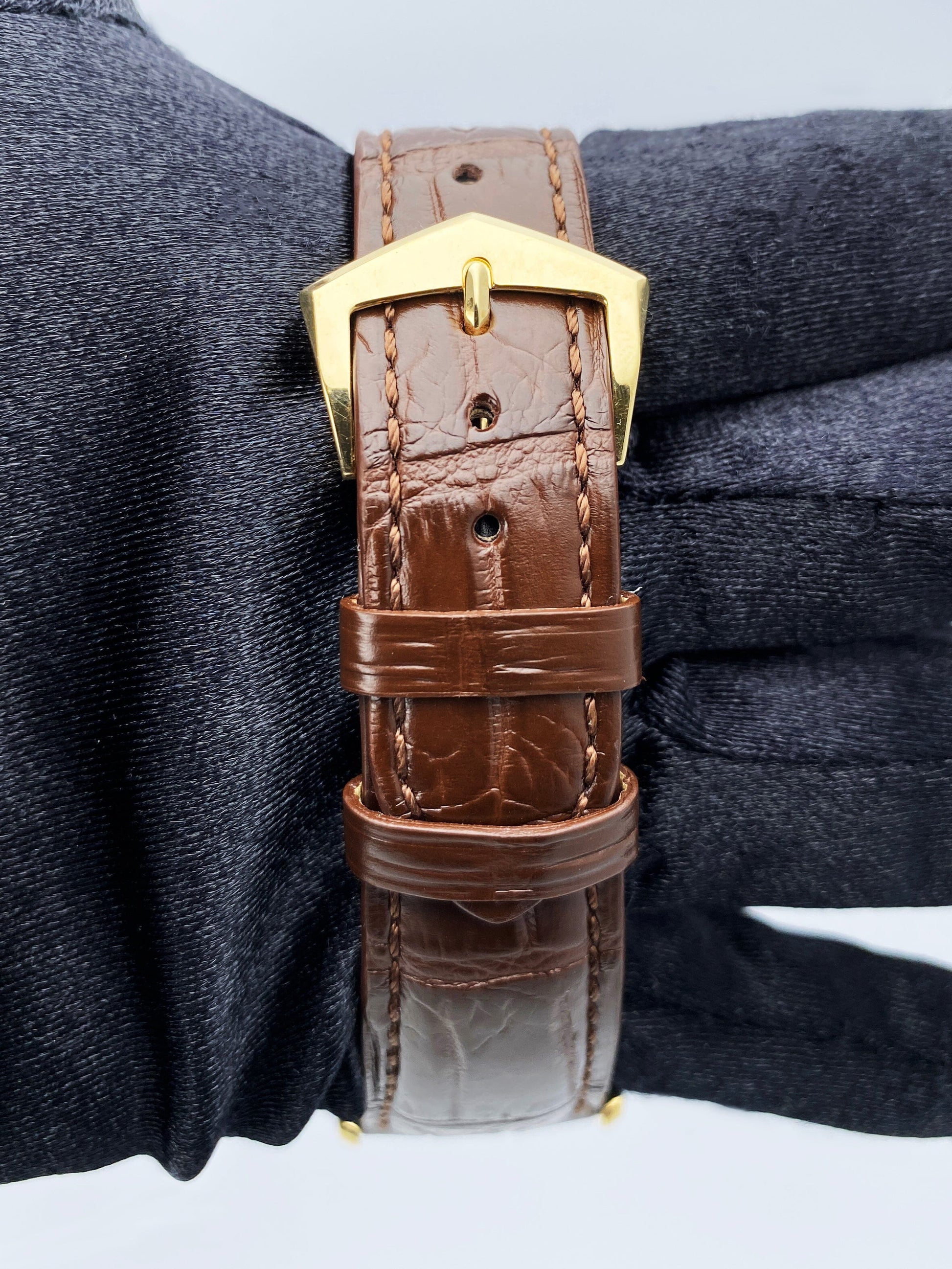 Patek Philippe Calatrava 5196J 18K Yellow Gold Mens Watch