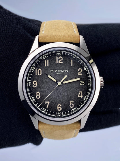 Patek Philippe Calatrava 5226G-001 Mens Watch Box Papers - Watches