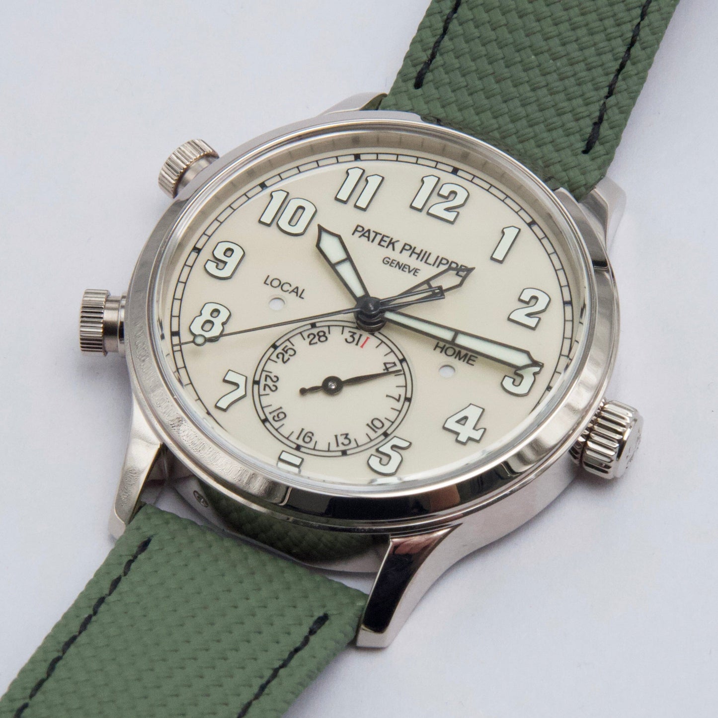 Patek Philippe Calatrava Pilot Travel Time 5524G Ivory Dial Mens Watch Box Papers - Watches